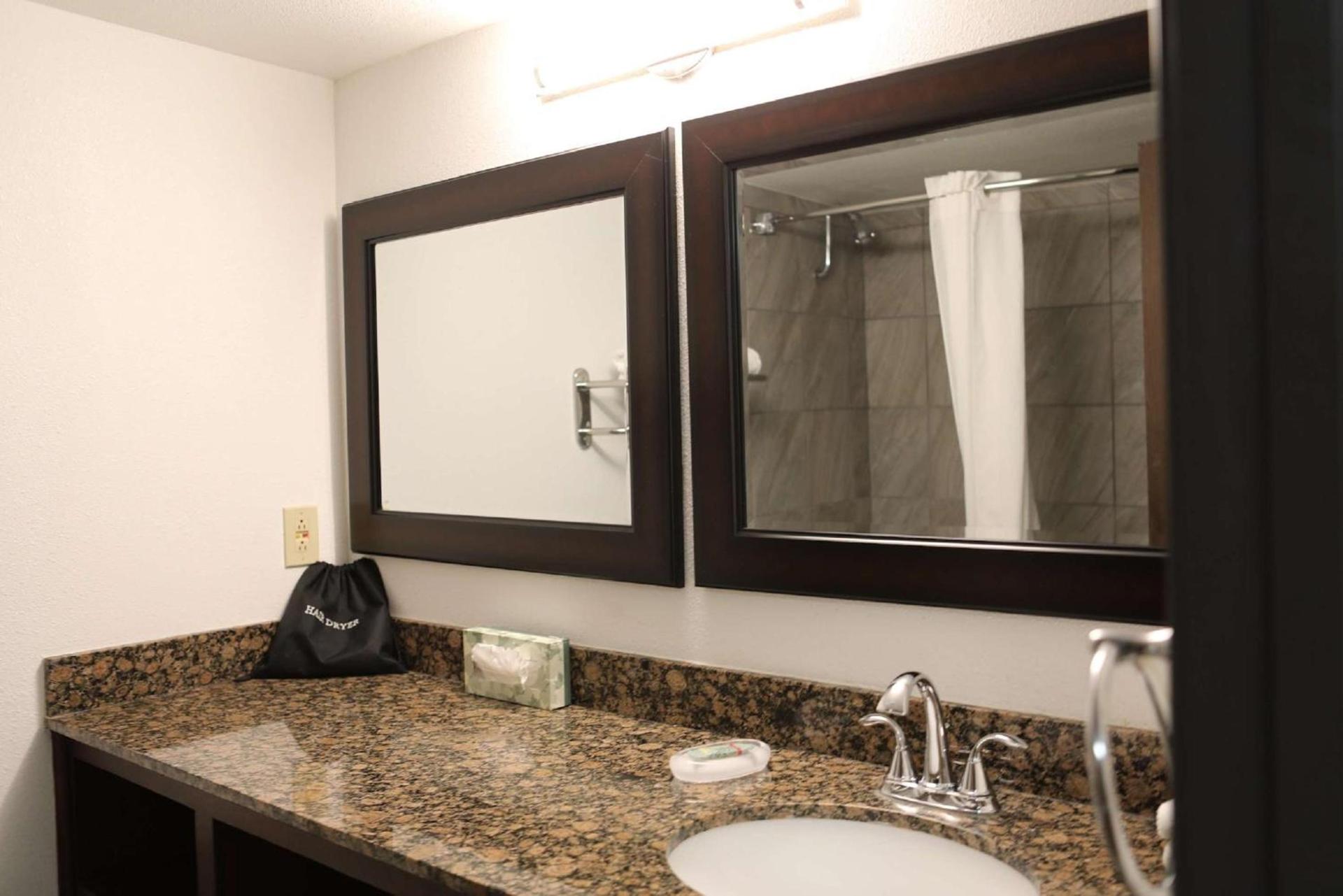 Best Western InnSuites Tucson Foothills Hotel & Suites photo 40