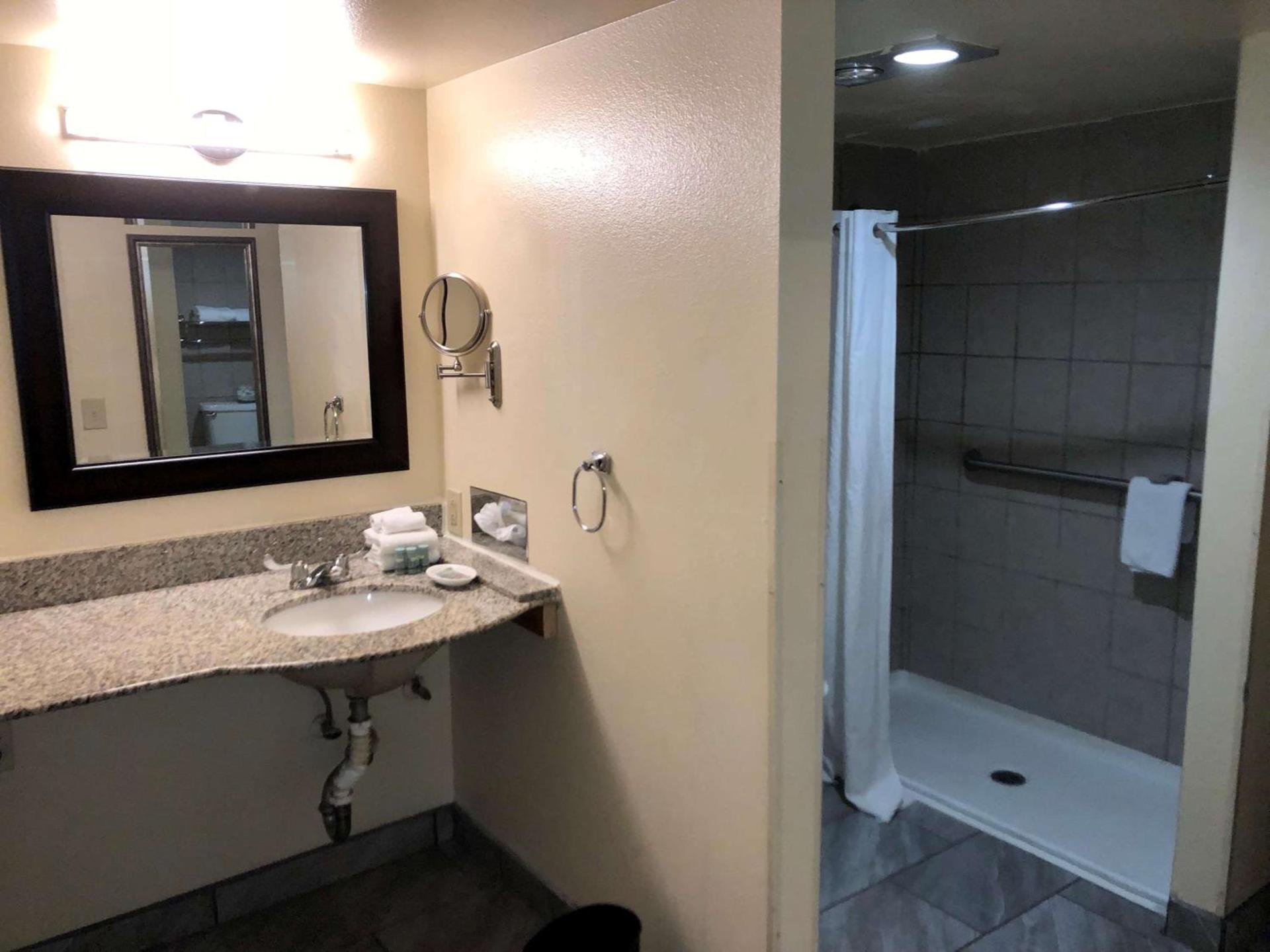Best Western InnSuites Tucson Foothills Hotel & Suites photo 45