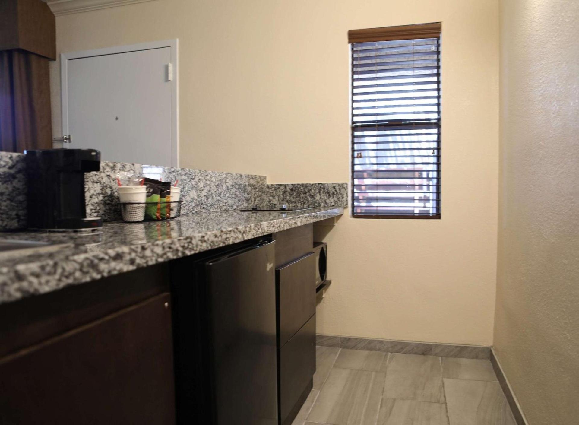 Best Western InnSuites Tucson Foothills Hotel & Suites photo 46