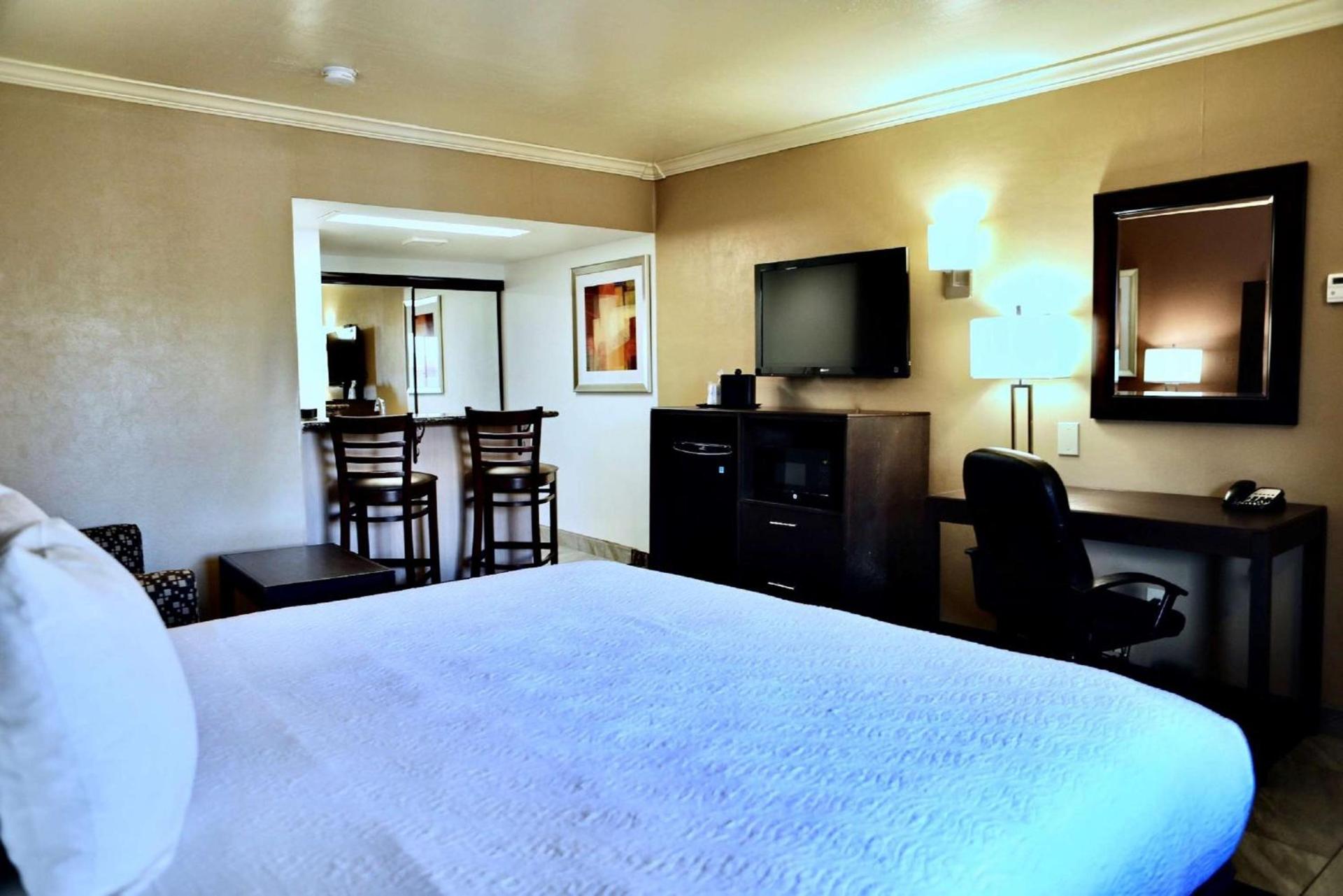 Best Western InnSuites Tucson Foothills Hotel & Suites photo 36