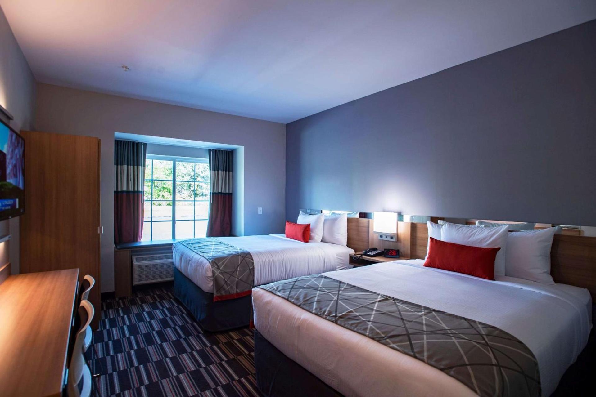 Microtel Inn & Suites by Wyndham Amsterdam NY photo 23