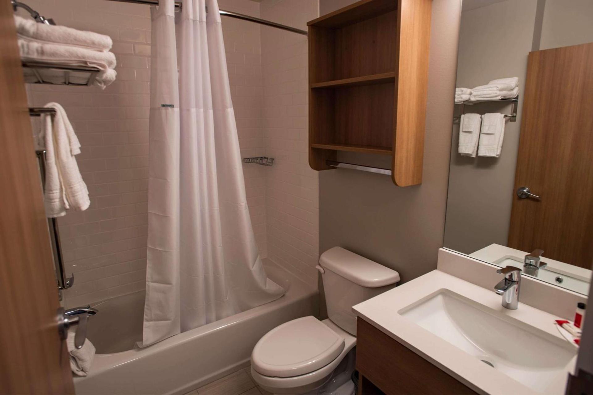 Microtel Inn & Suites by Wyndham Amsterdam NY photo 25
