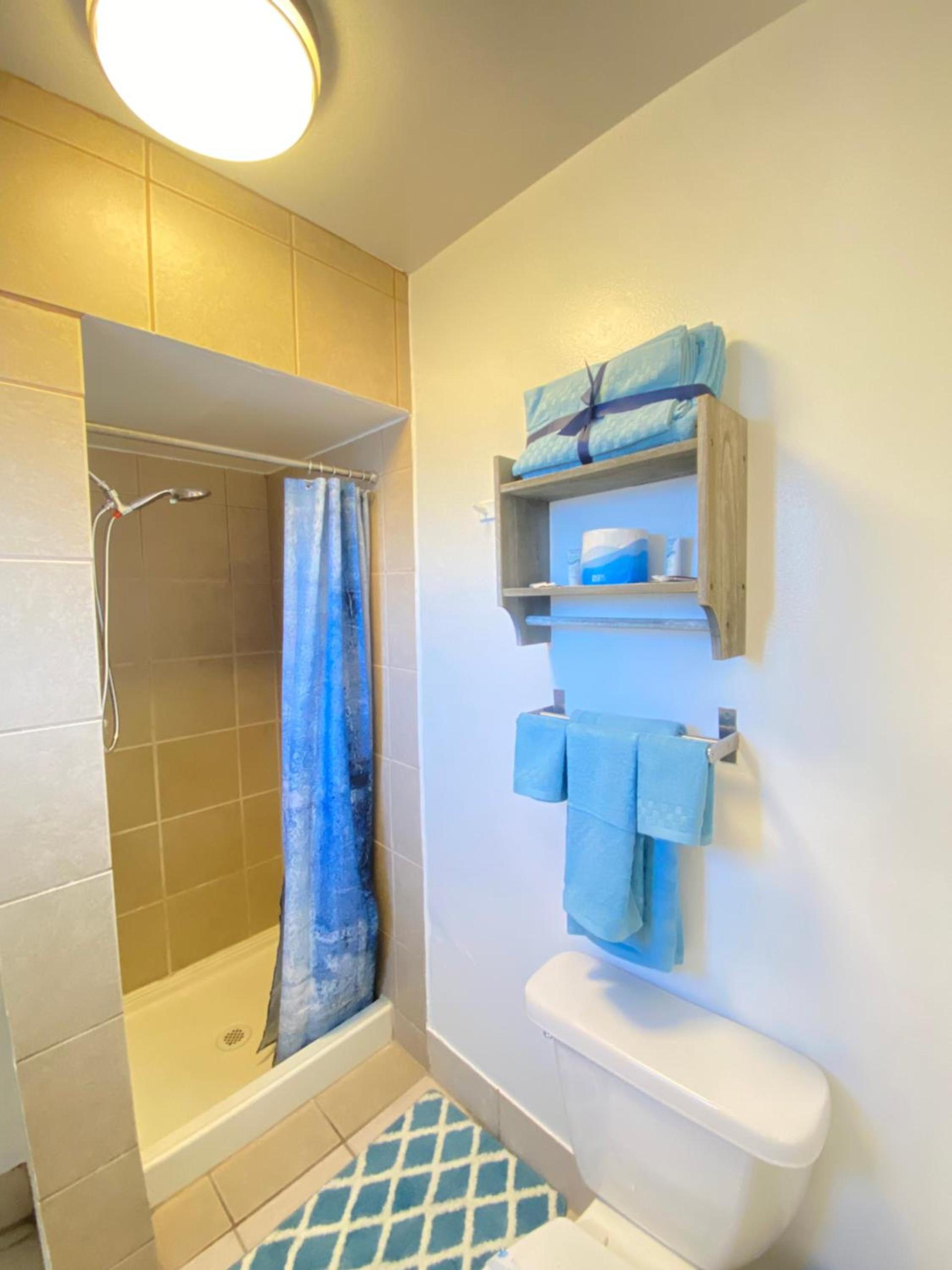 Bluebird Day Inn & Suites photo 14