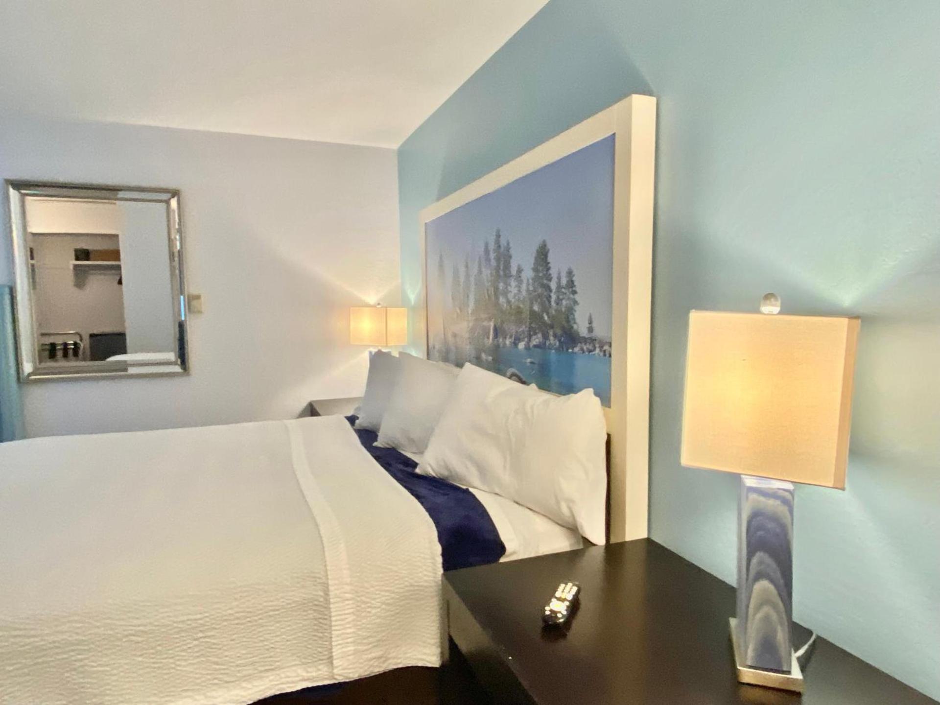 Bluebird Day Inn & Suites photo 21