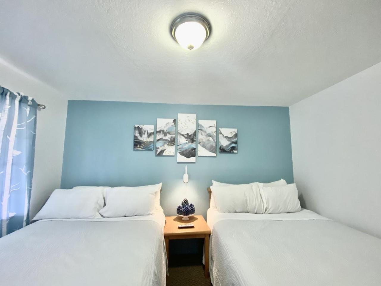 Bluebird Day Inn & Suites photo 18