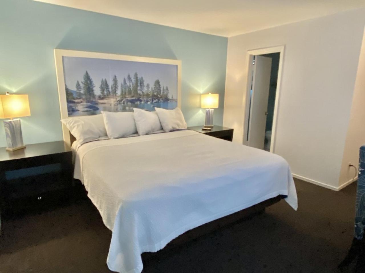 Bluebird Day Inn & Suites photo 16
