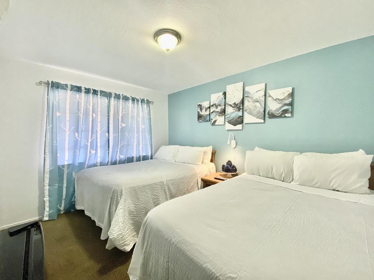 Bluebird Day Inn & Suites photo 3