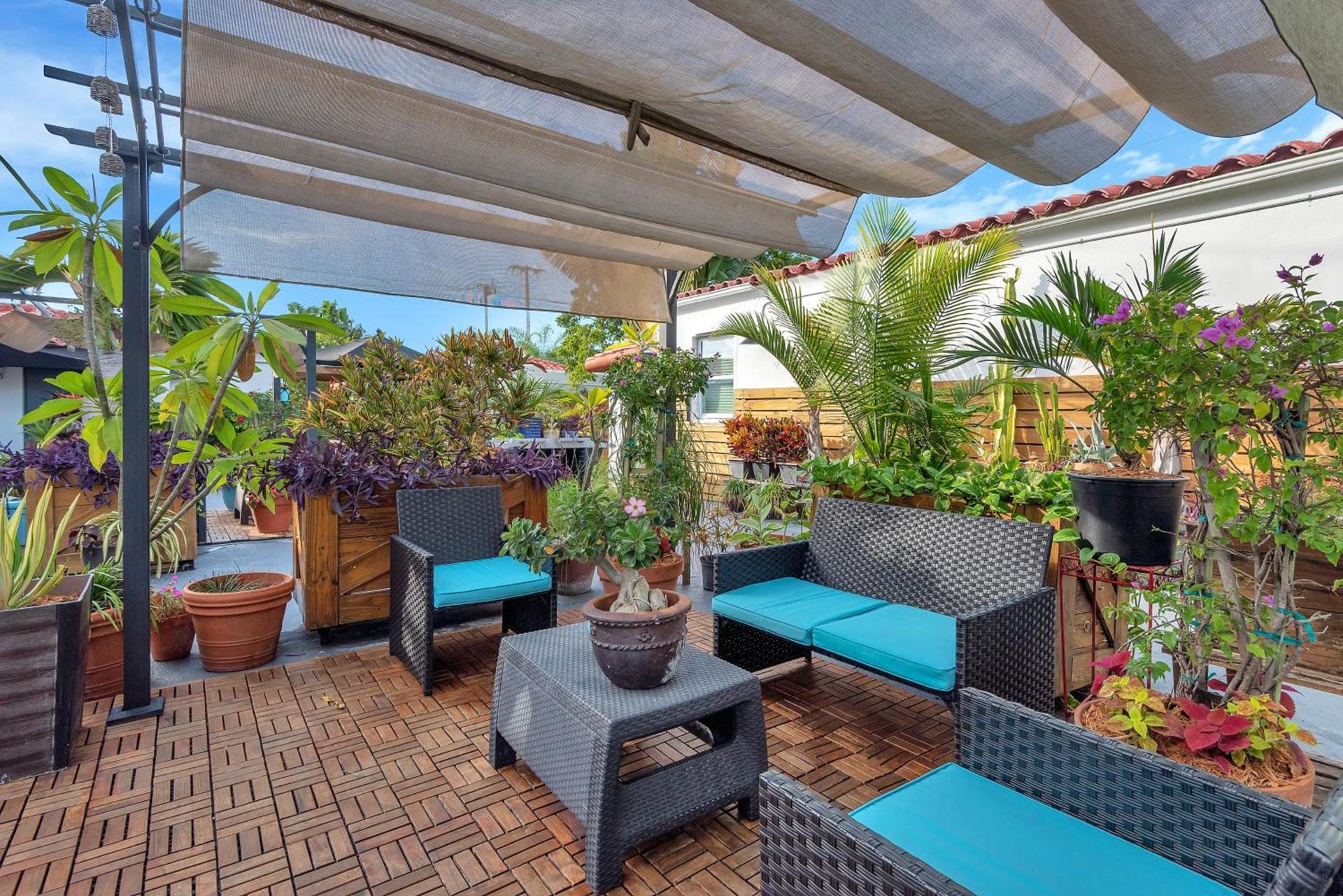 Oasis Hotel photo 17
