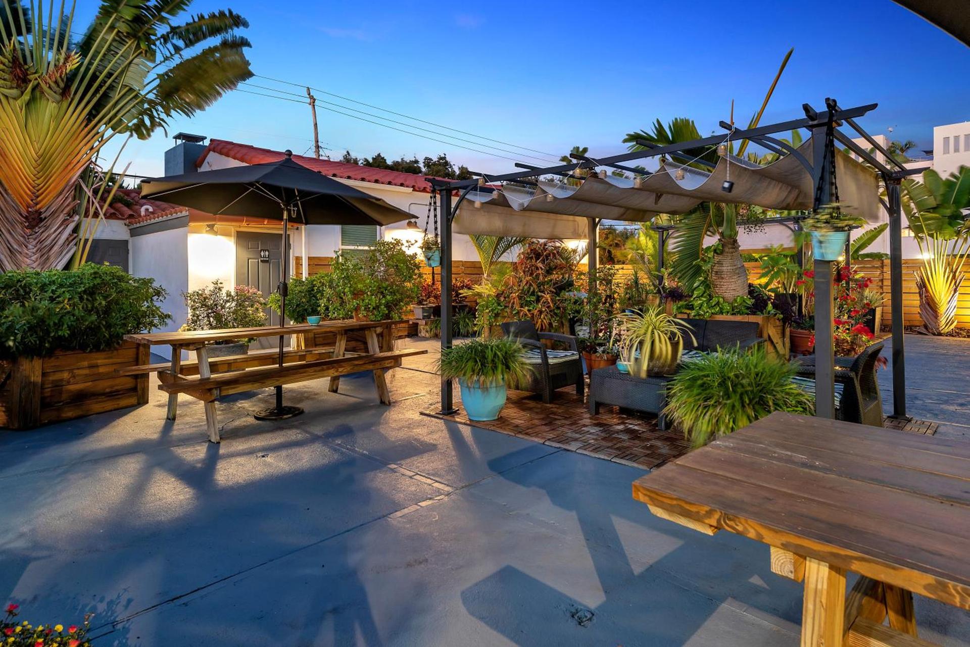Oasis Hotel photo 18