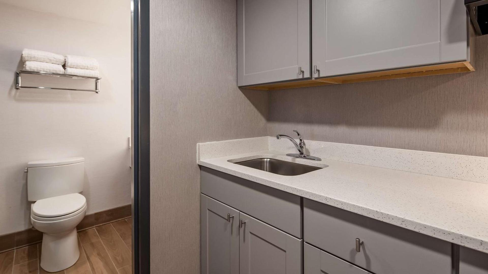 Best Western Plus Portsmouth Hotel & Suites photo 44