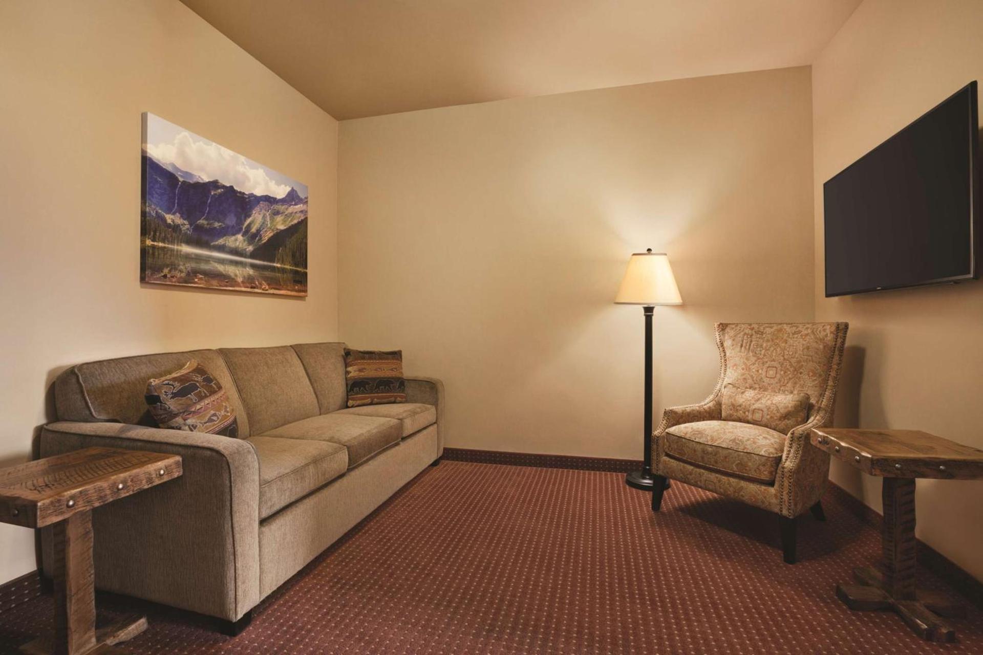 Glacier International Lodge photo 70