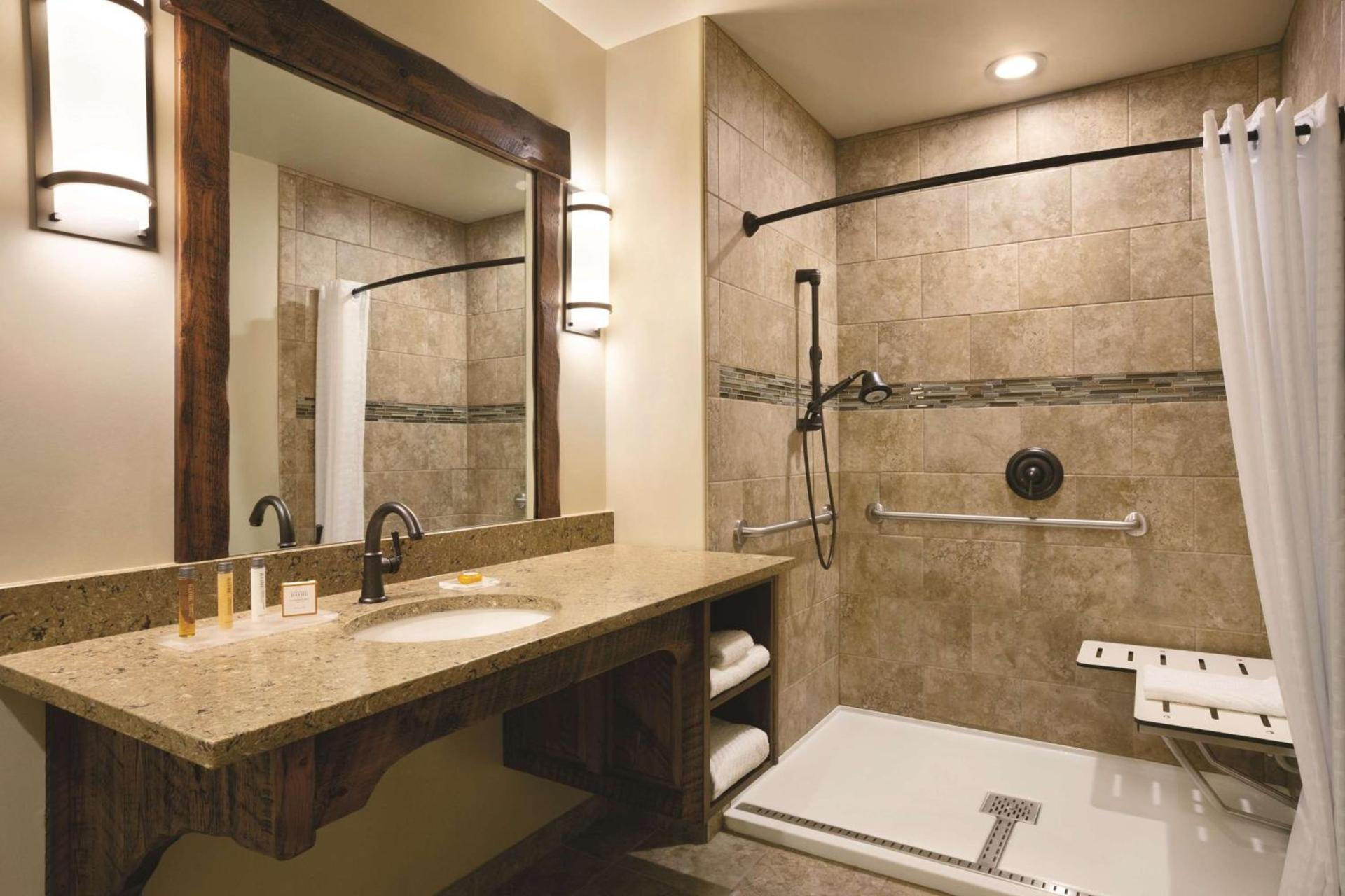 Glacier International Lodge photo 56