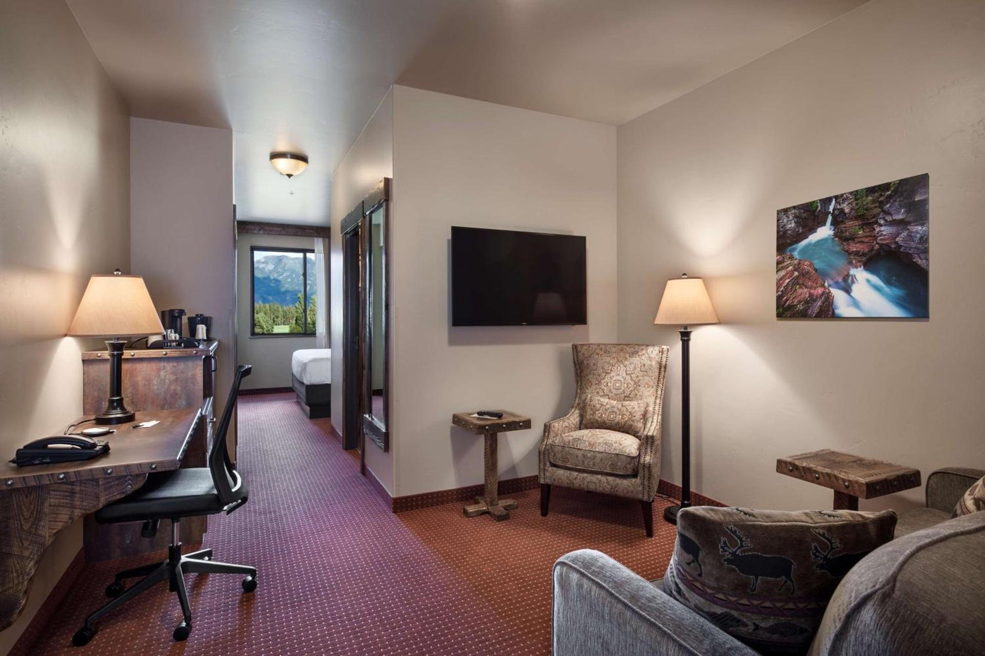 Glacier International Lodge photo 58