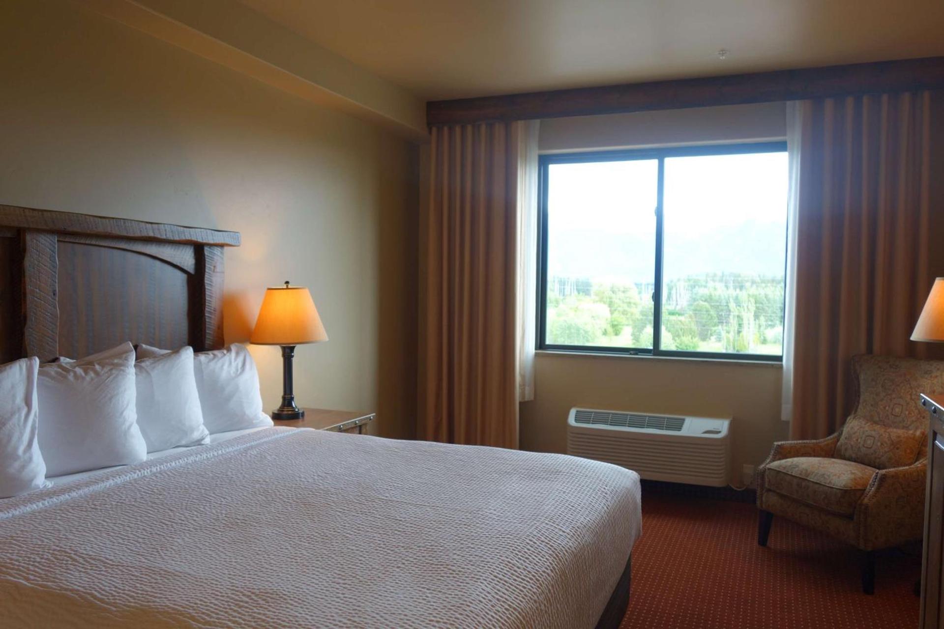 Glacier International Lodge photo 74