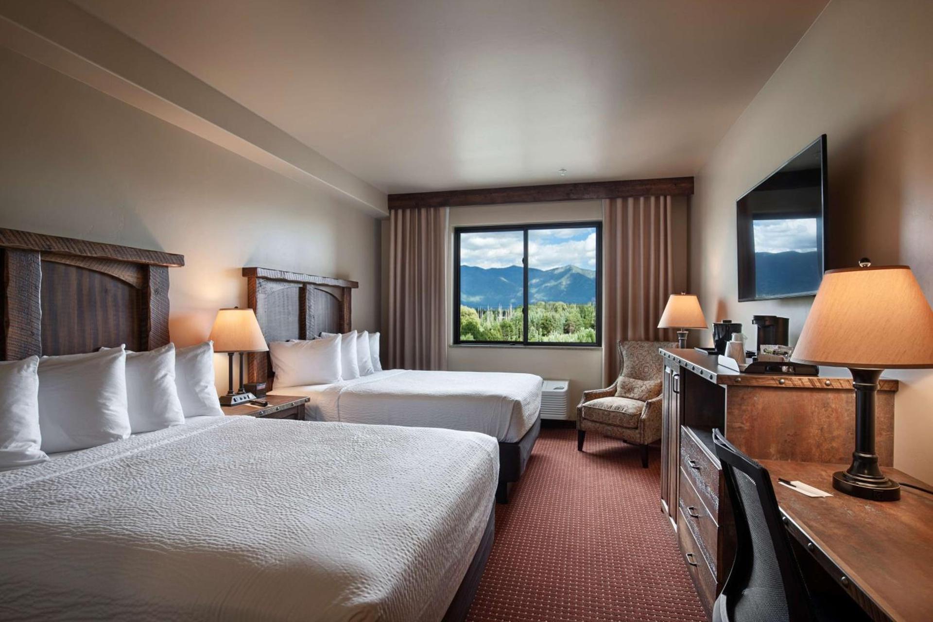 Glacier International Lodge photo 39