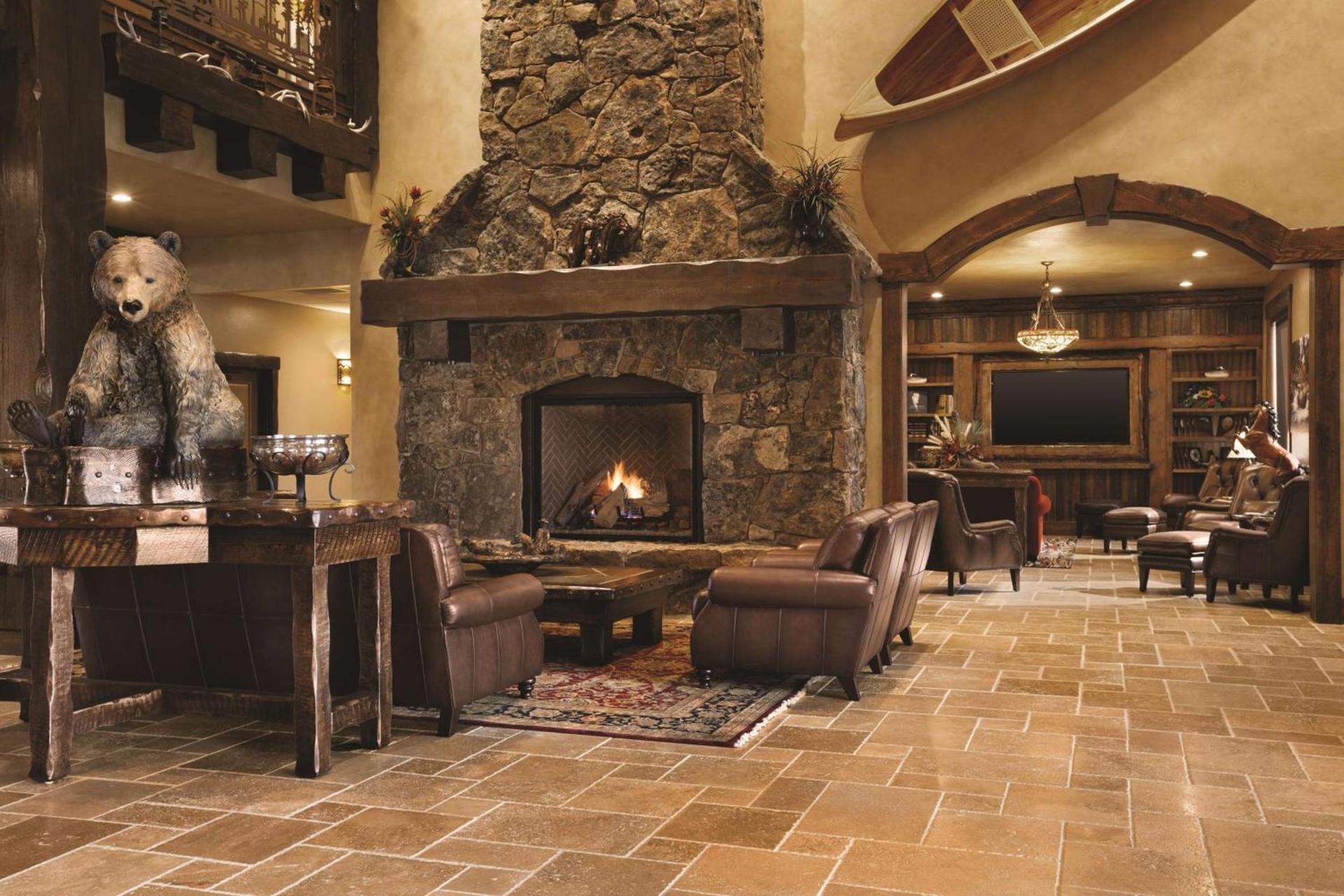 Glacier International Lodge photo 41