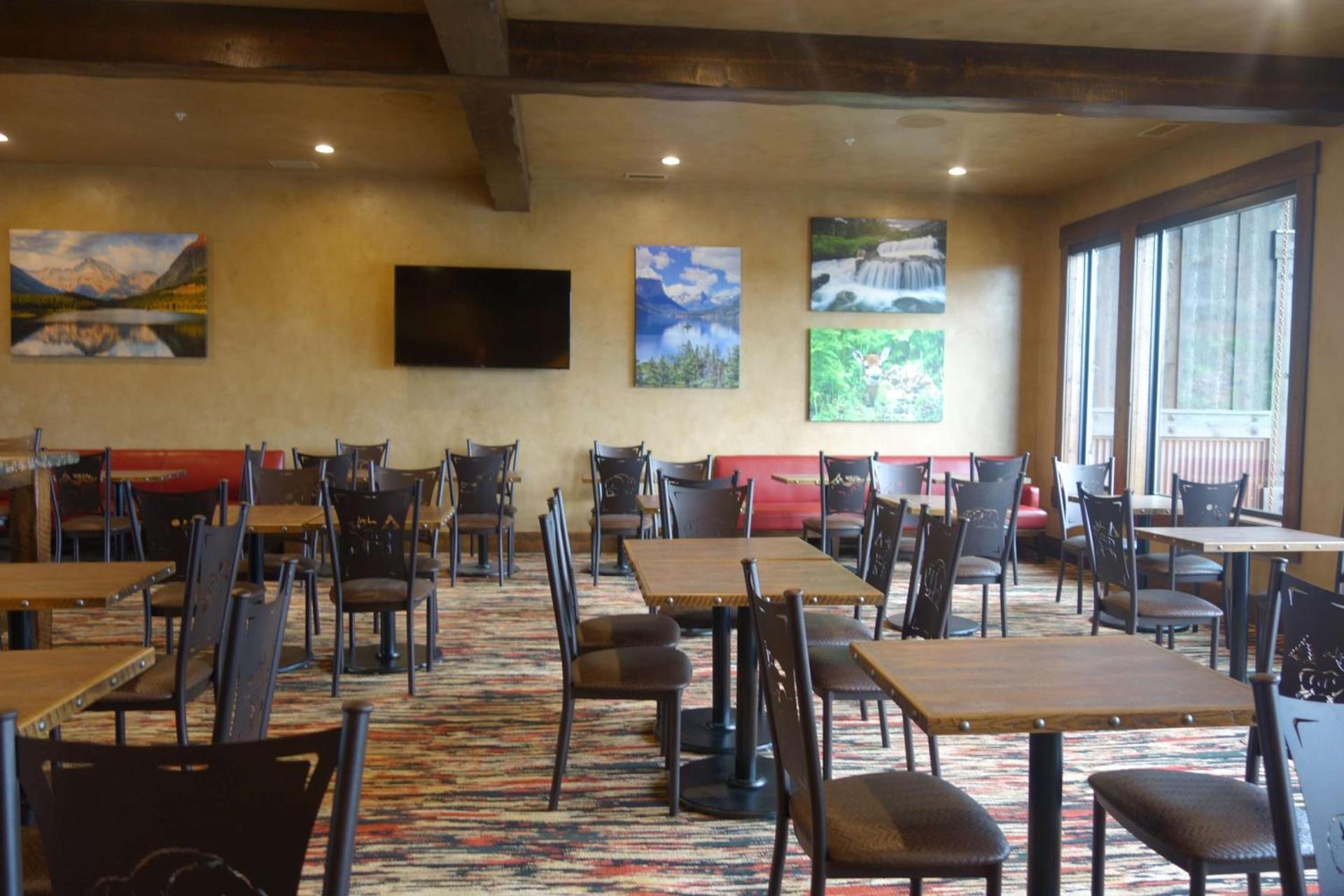 Glacier International Lodge photo 53