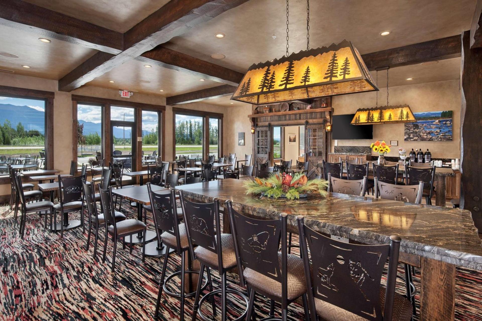Glacier International Lodge photo 78
