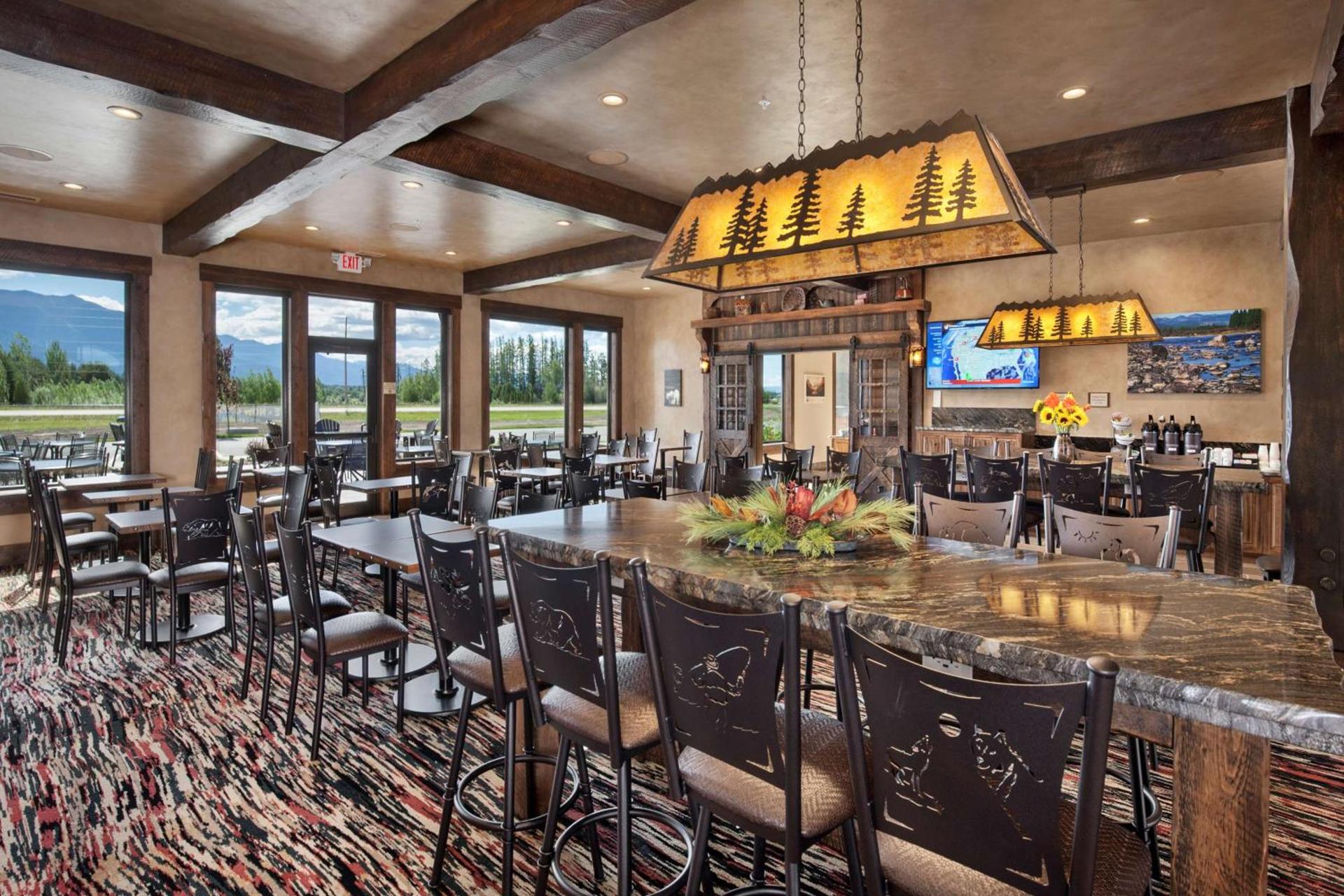 Glacier International Lodge photo 57