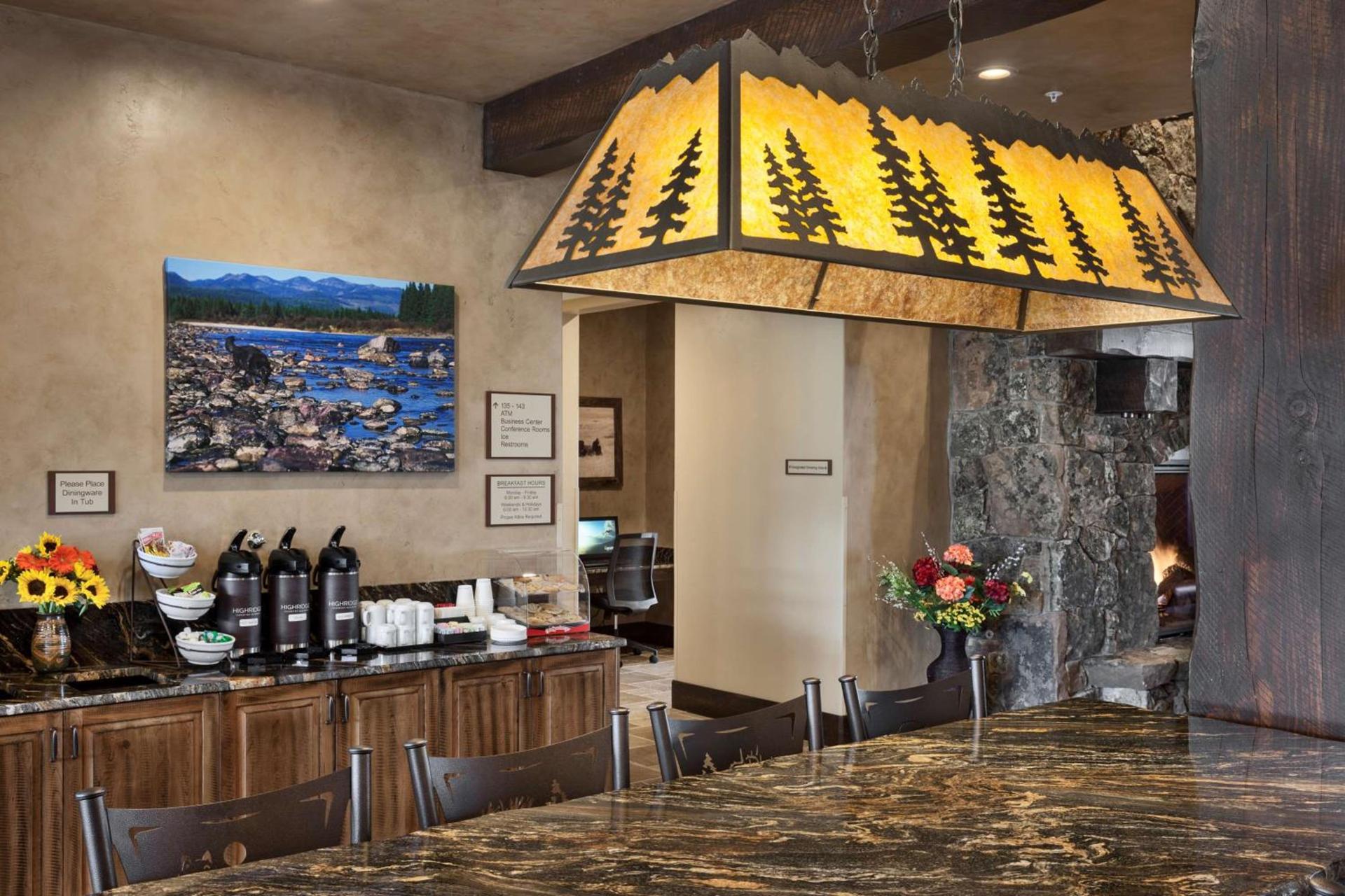 Glacier International Lodge photo 68