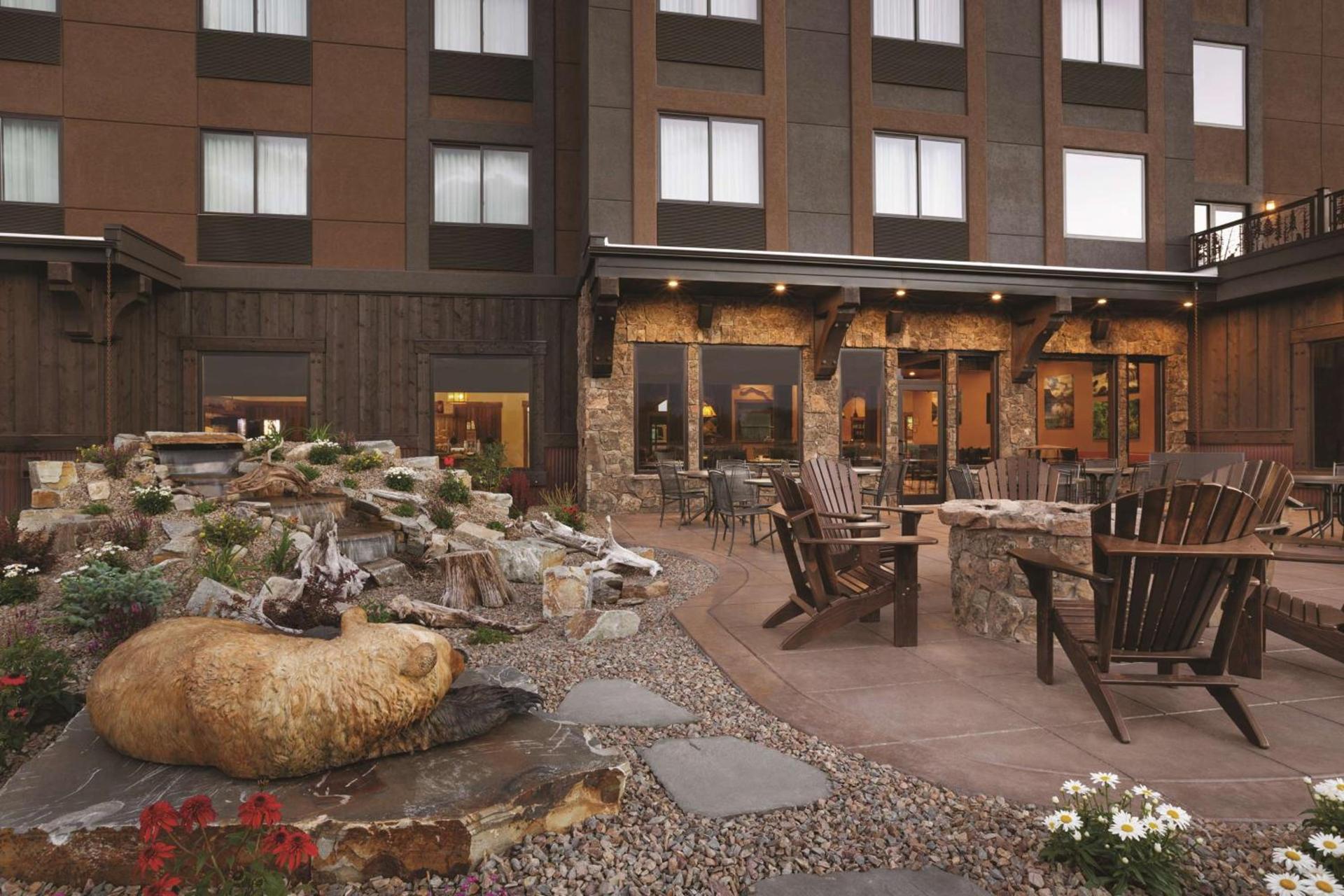 Glacier International Lodge photo 54