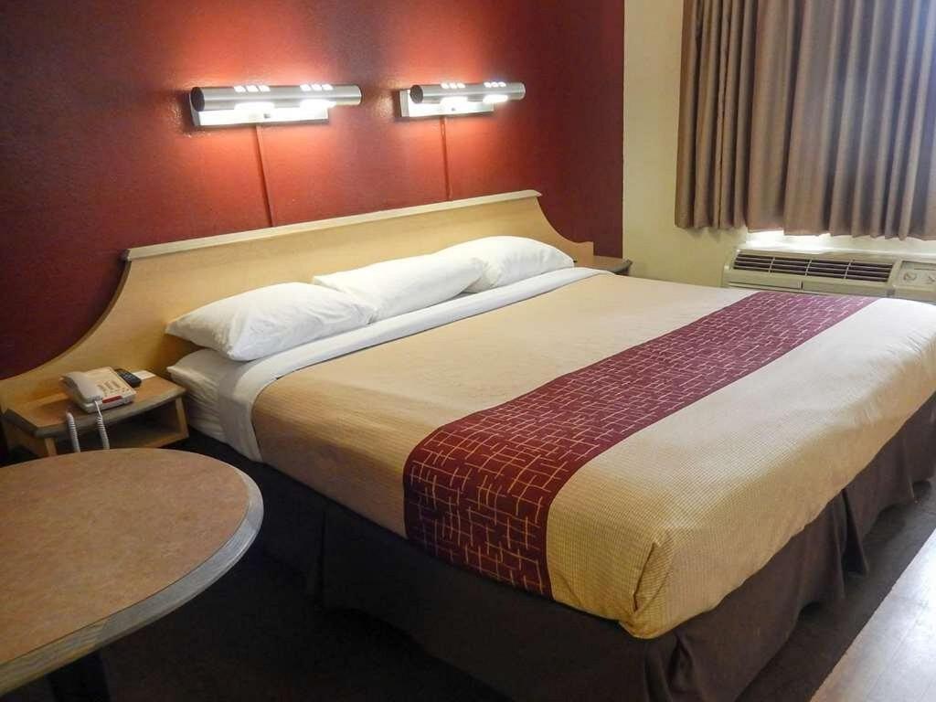 Travelodge by Wyndham San Antonio Lackland AFB North photo 9