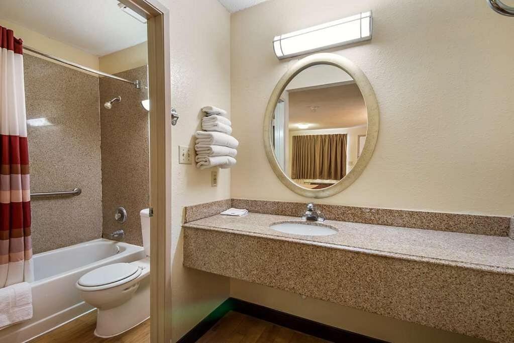 Travelodge by Wyndham San Antonio Lackland AFB North photo 6
