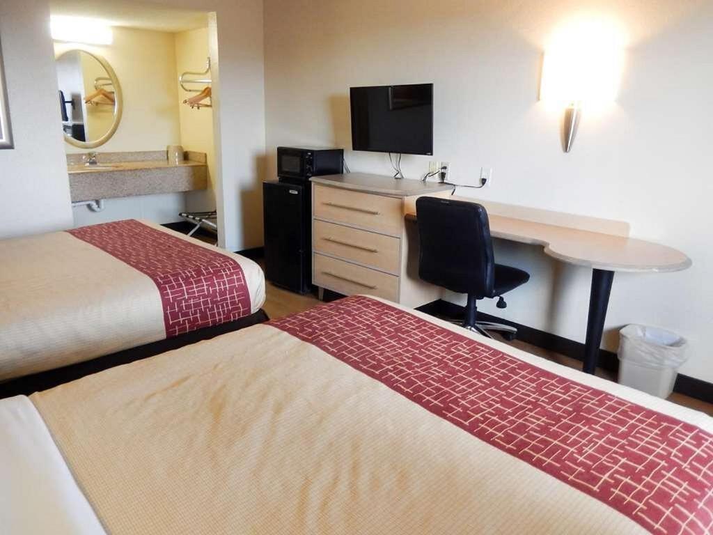 Travelodge by Wyndham San Antonio Lackland AFB North photo 8