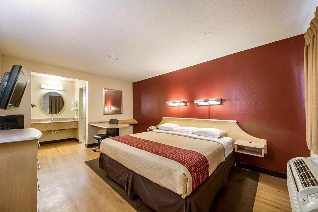 Travelodge by Wyndham San Antonio Lackland AFB North photo 12