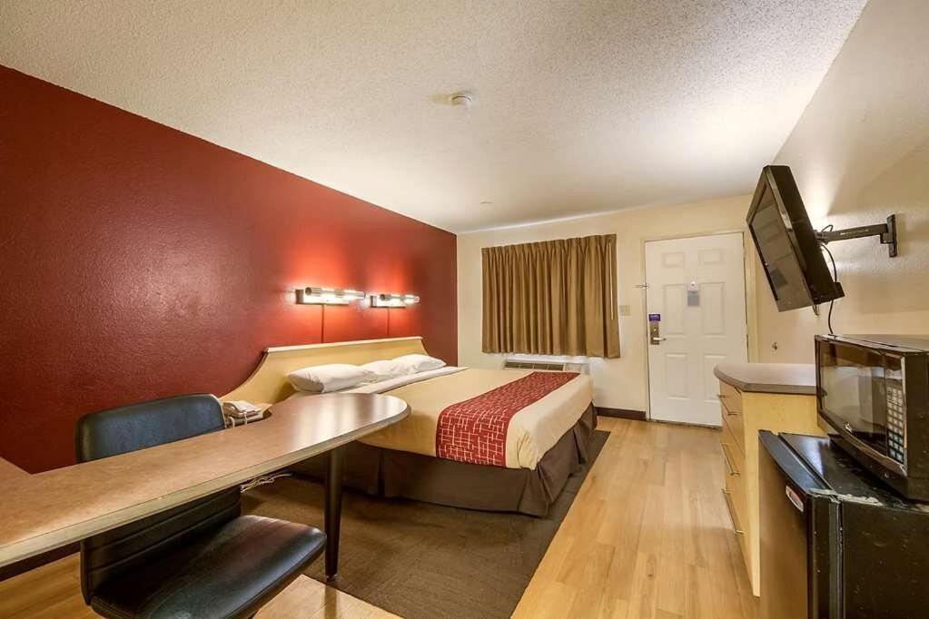 Travelodge by Wyndham San Antonio Lackland AFB North photo 13