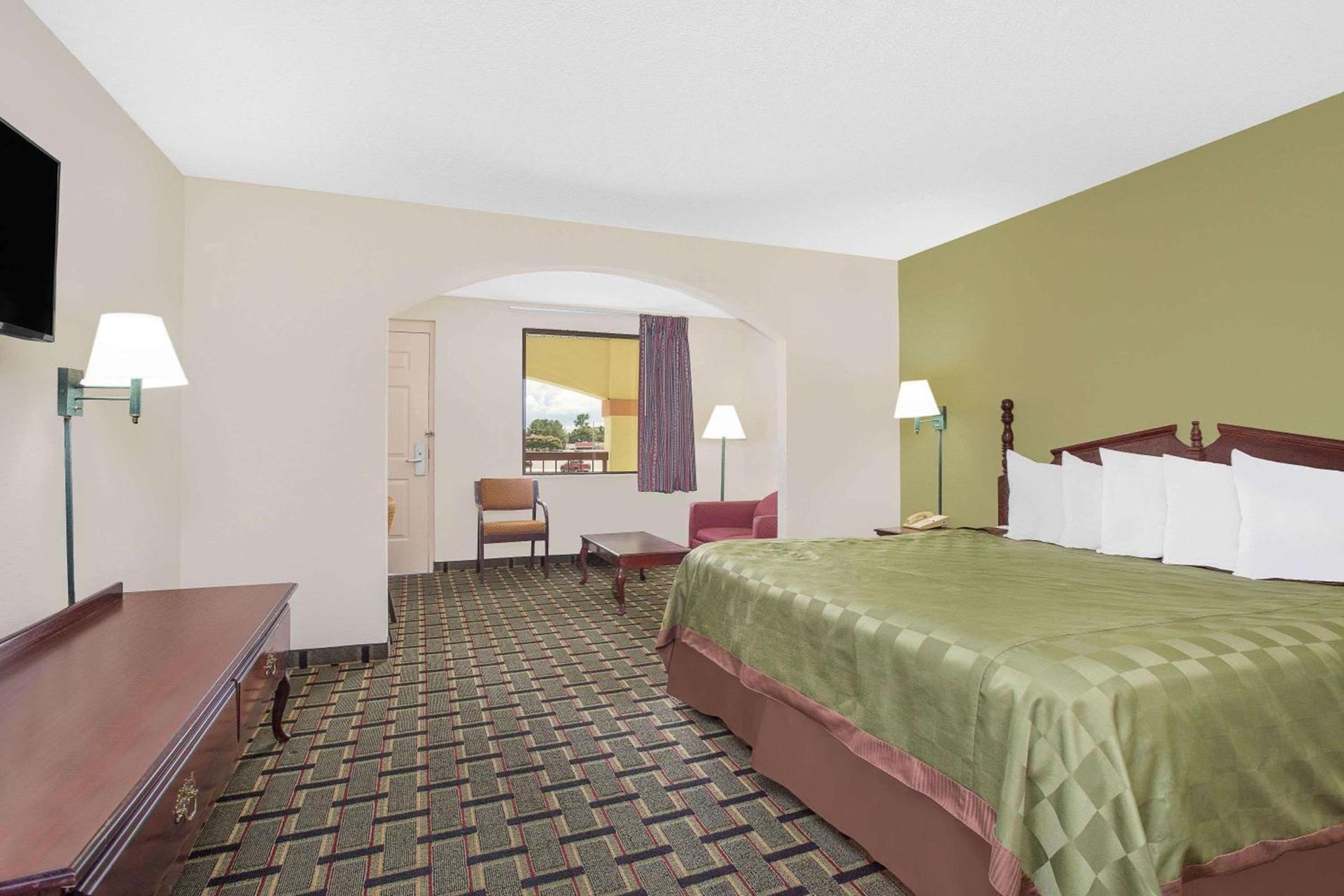 Days Inn by Wyndham Eufaula AL photo 9