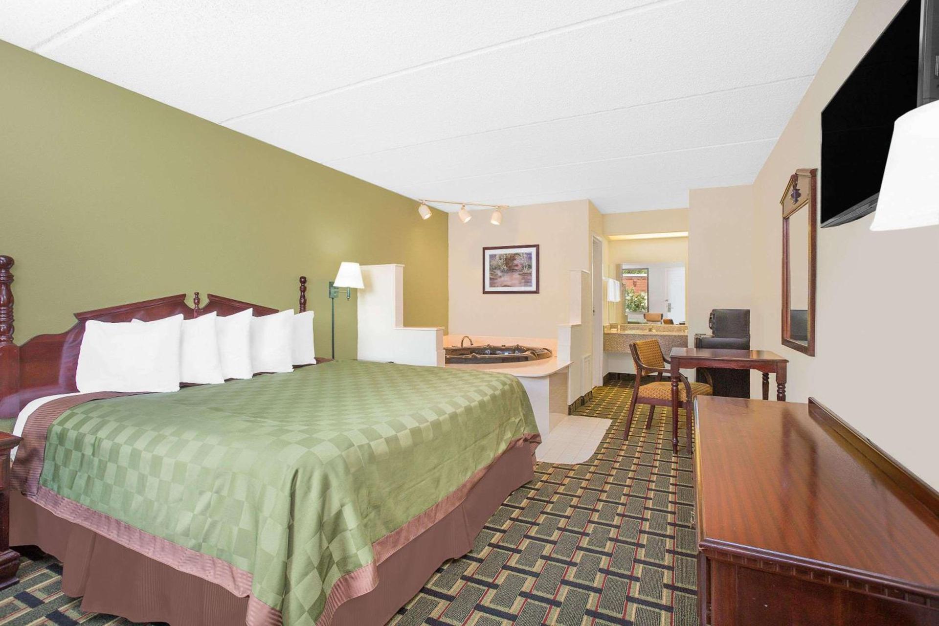Days Inn by Wyndham Eufaula AL photo 10