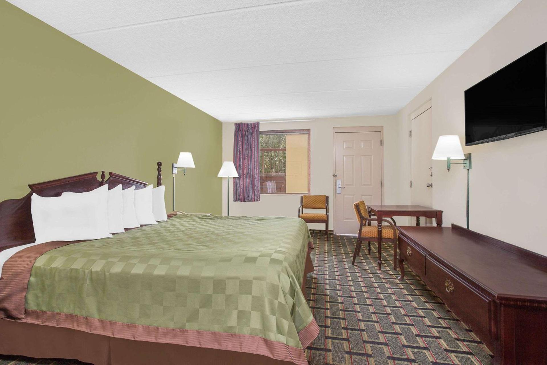 Days Inn by Wyndham Eufaula AL photo 11