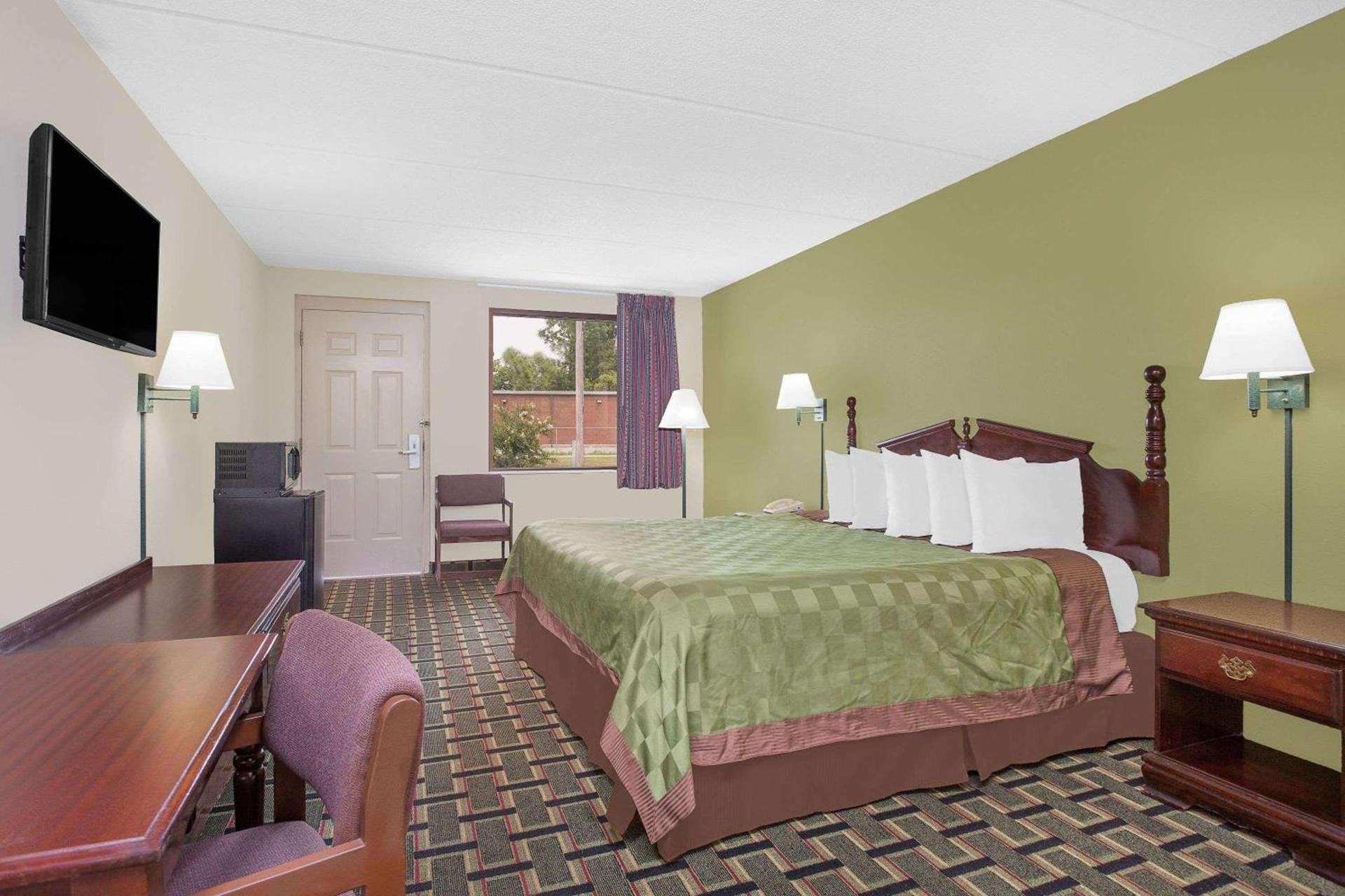 Days Inn by Wyndham Eufaula AL photo 14