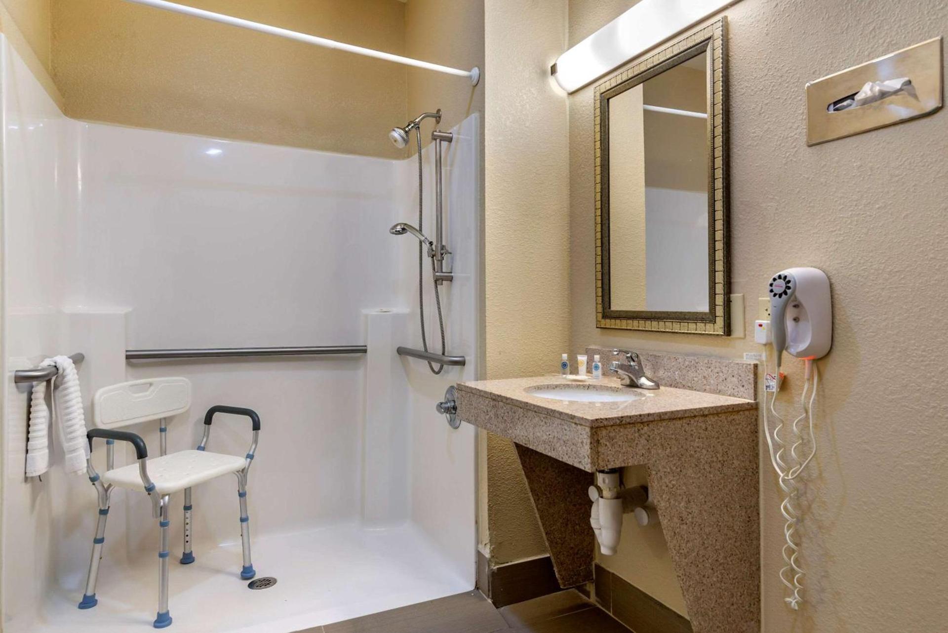 Comfort Suites Montgomery East Monticello Dr photo 20