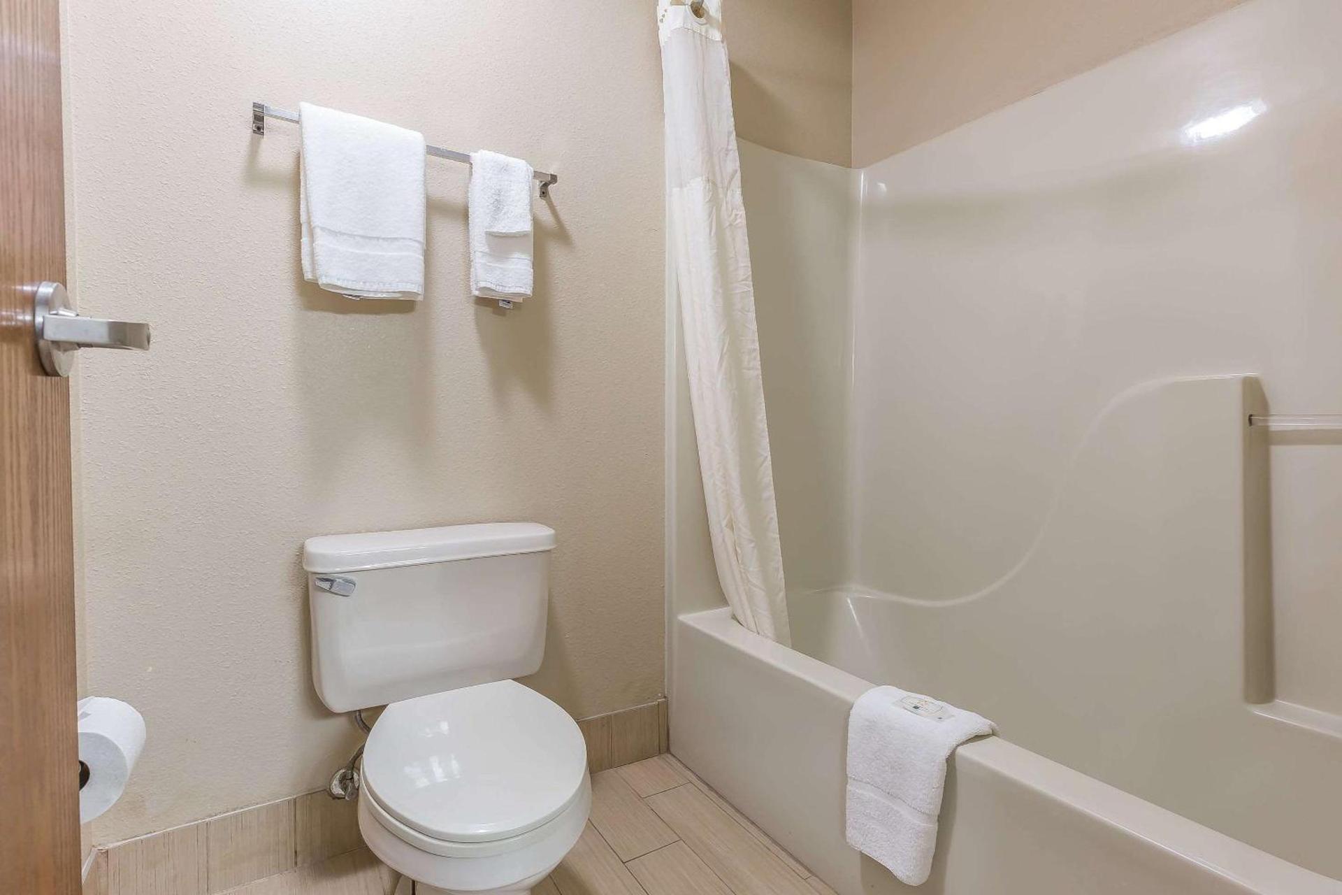 Quality Inn Mount Vernon, IL photo 14