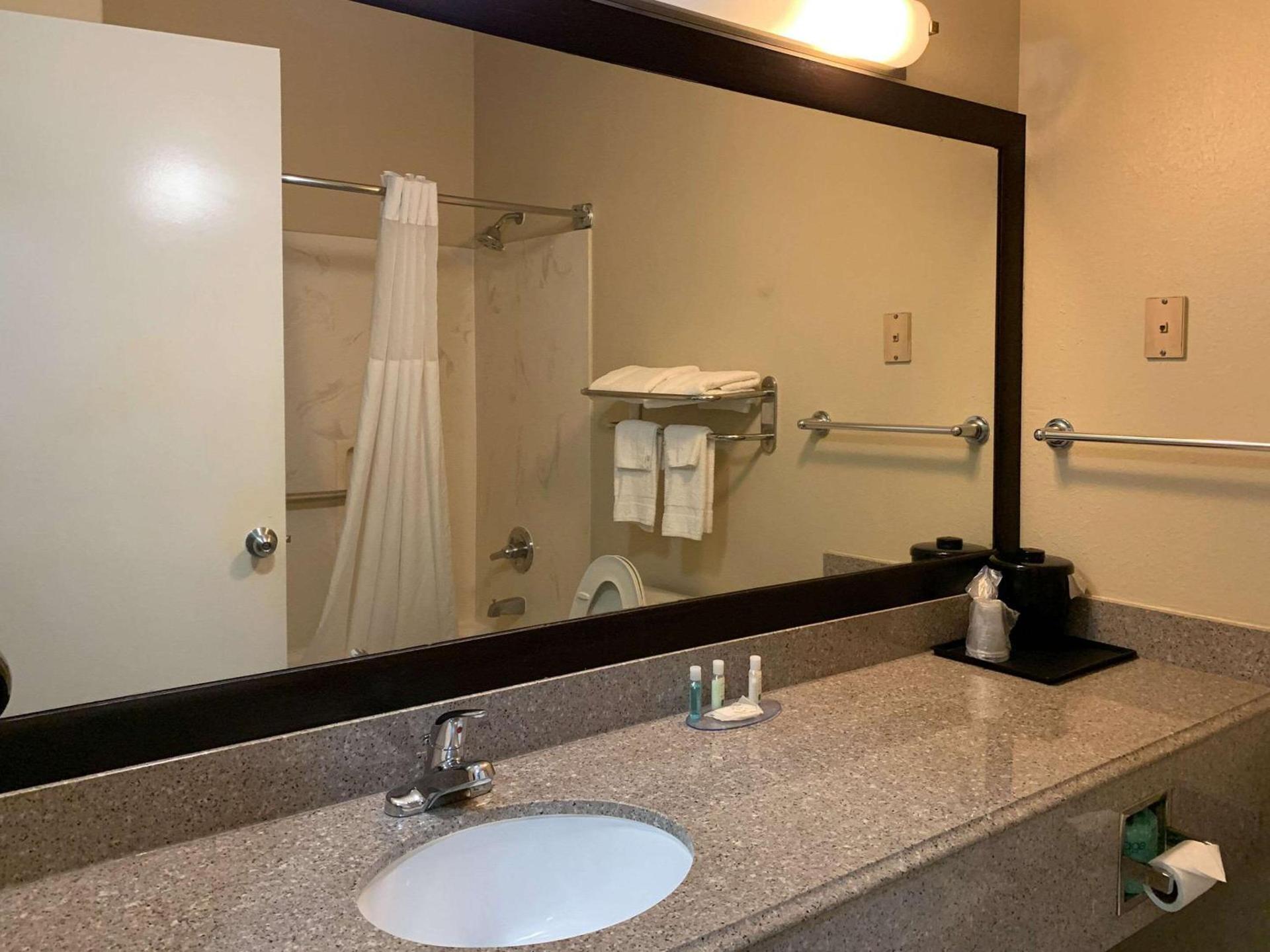 Quality Suites Houston NW Cy-Fair photo 9