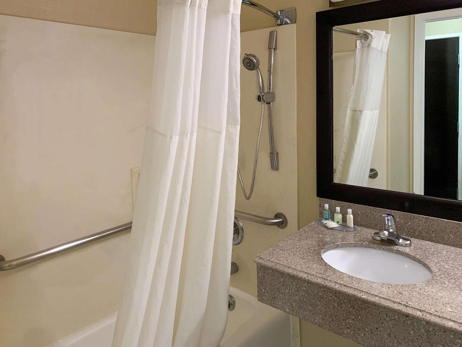 Quality Suites Houston NW Cy-Fair photo 11