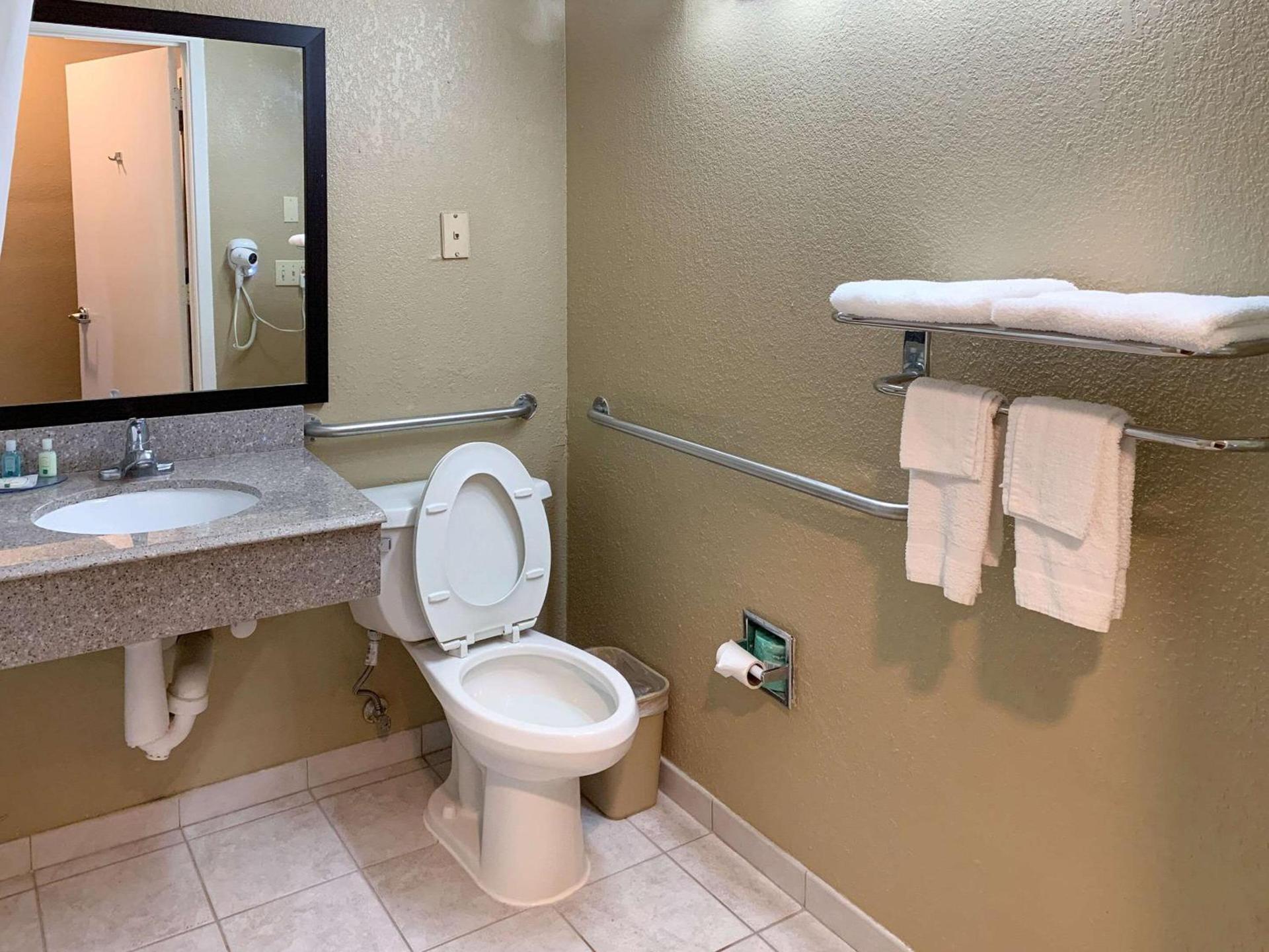 Quality Suites Houston NW Cy-Fair photo 13