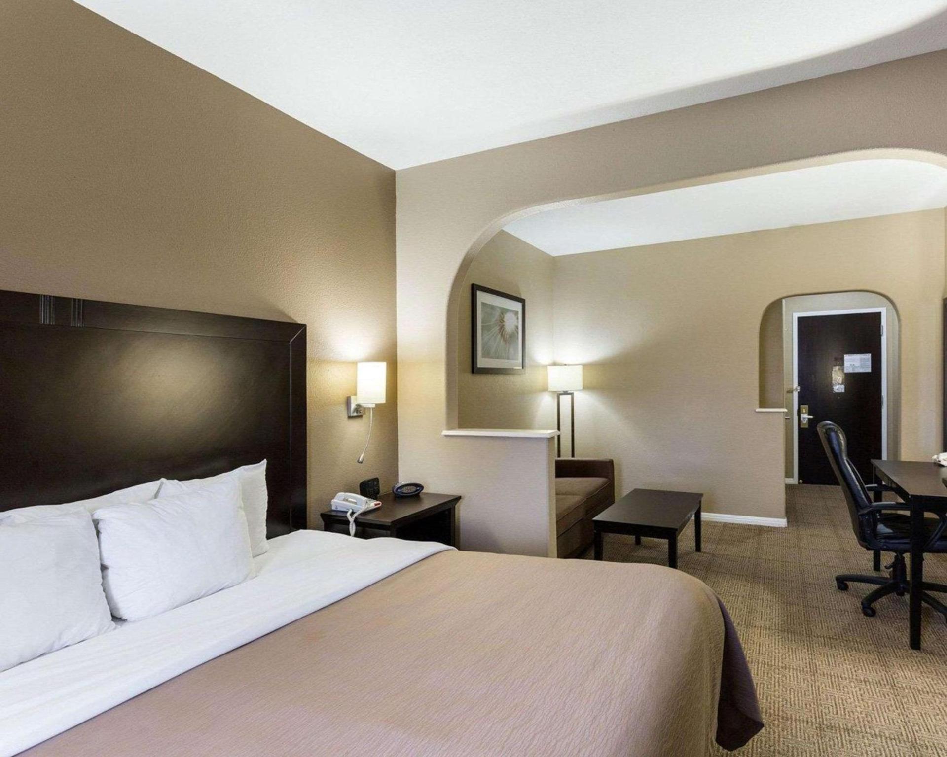 Quality Suites Houston NW Cy-Fair photo 16