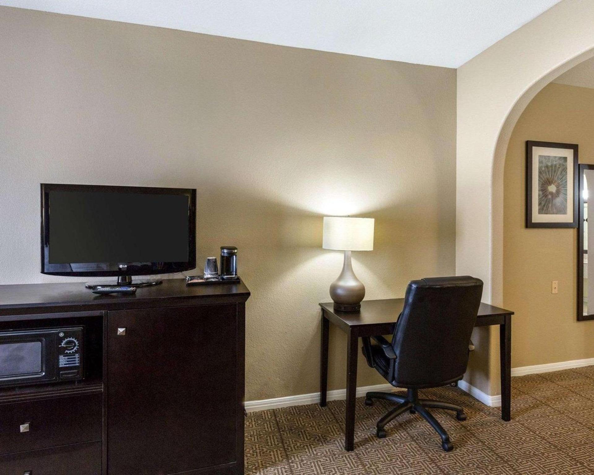 Quality Suites Houston NW Cy-Fair photo 25