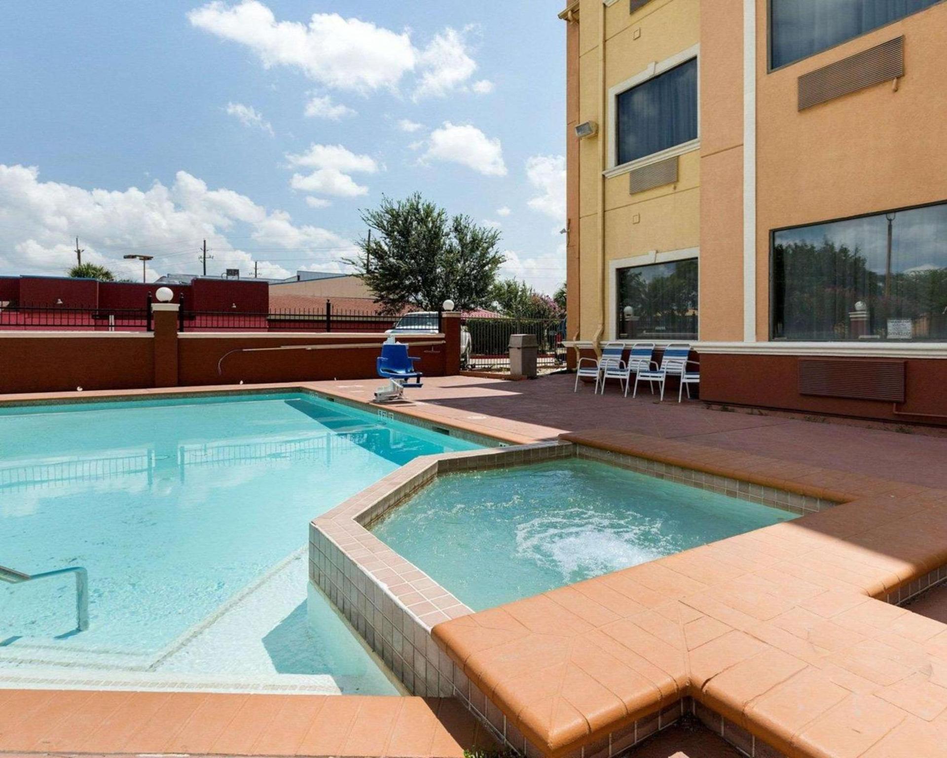 Quality Suites Houston NW Cy-Fair photo 29