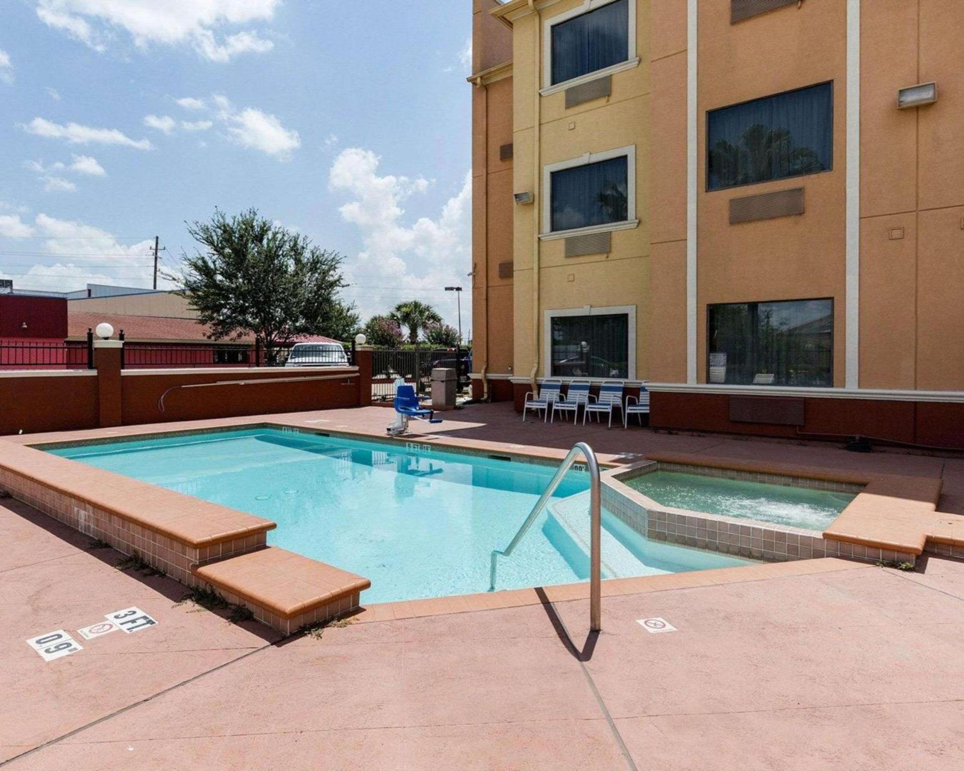 Quality Suites Houston NW Cy-Fair photo 30
