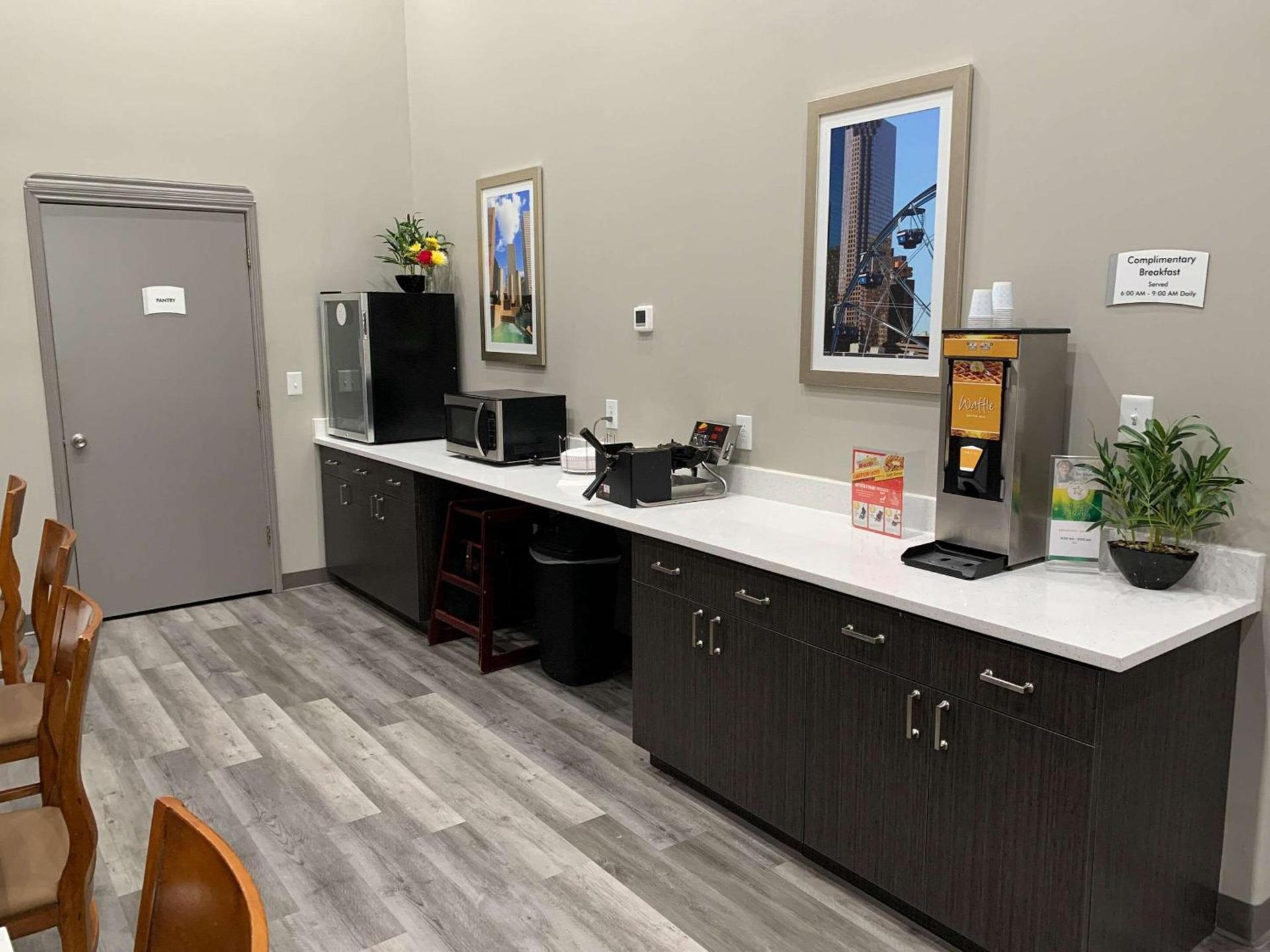 Quality Suites Houston NW Cy-Fair photo 37