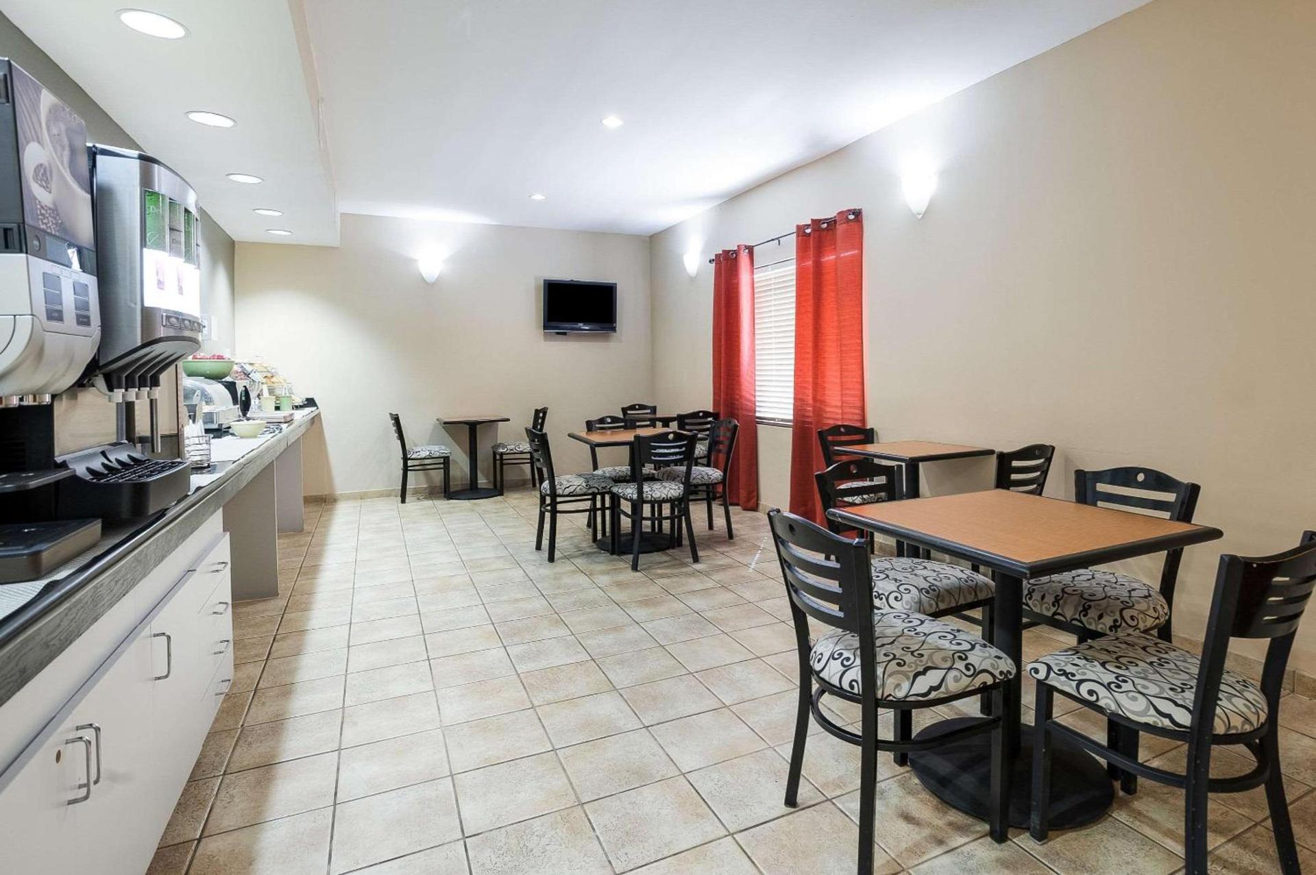 Quality Inn & Suites Lake Charles South photo 5