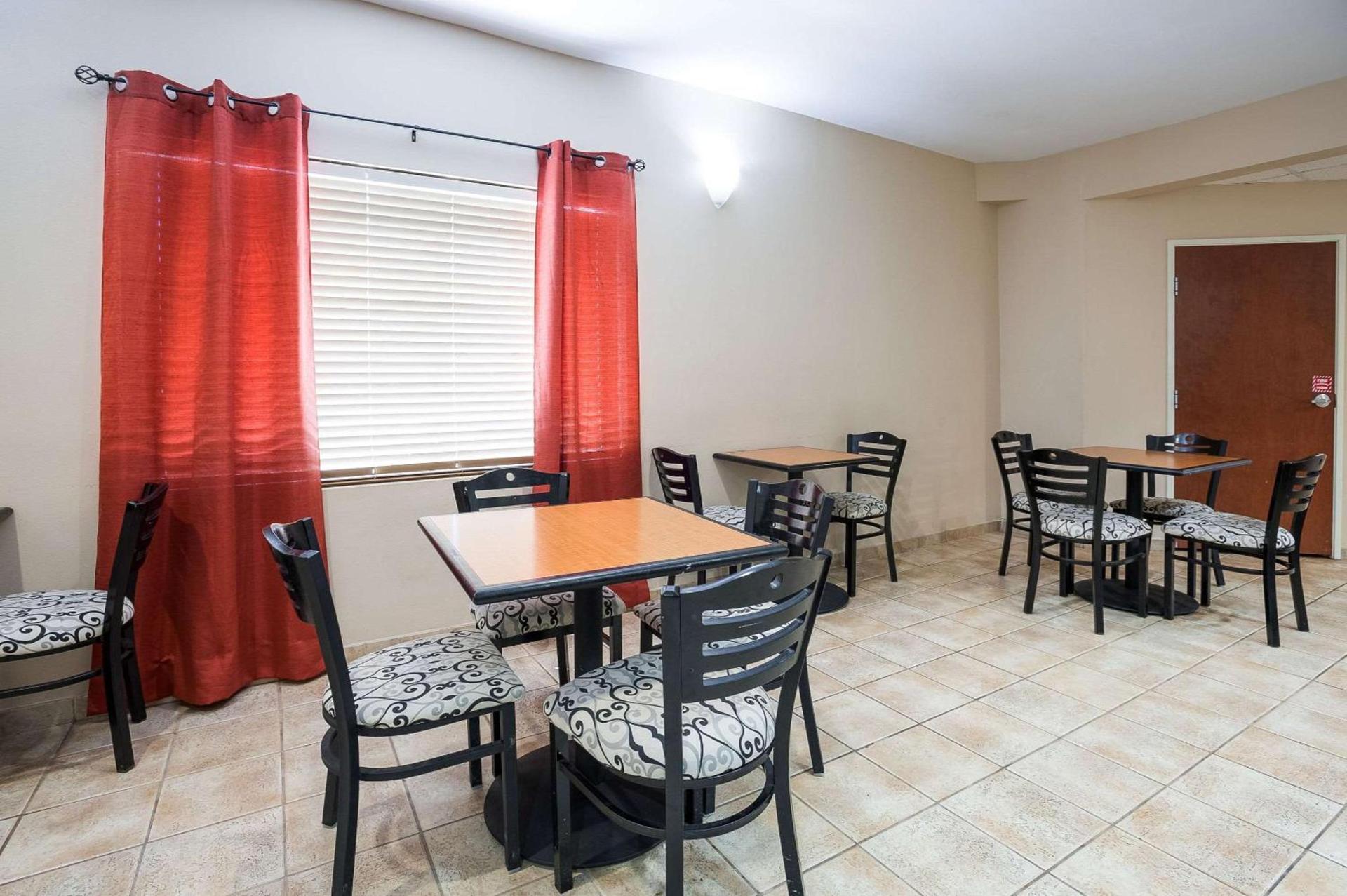 Quality Inn & Suites Lake Charles South photo 11