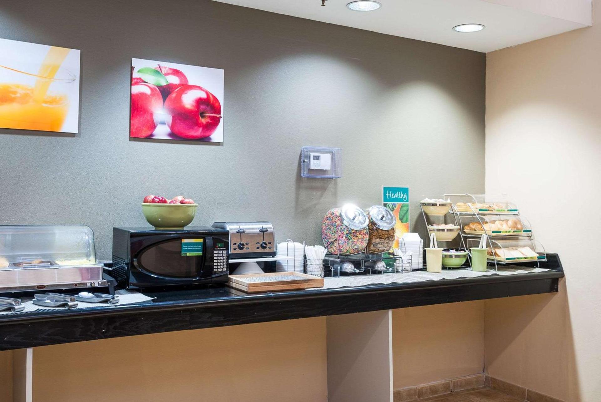 Quality Inn & Suites Lake Charles South photo 12