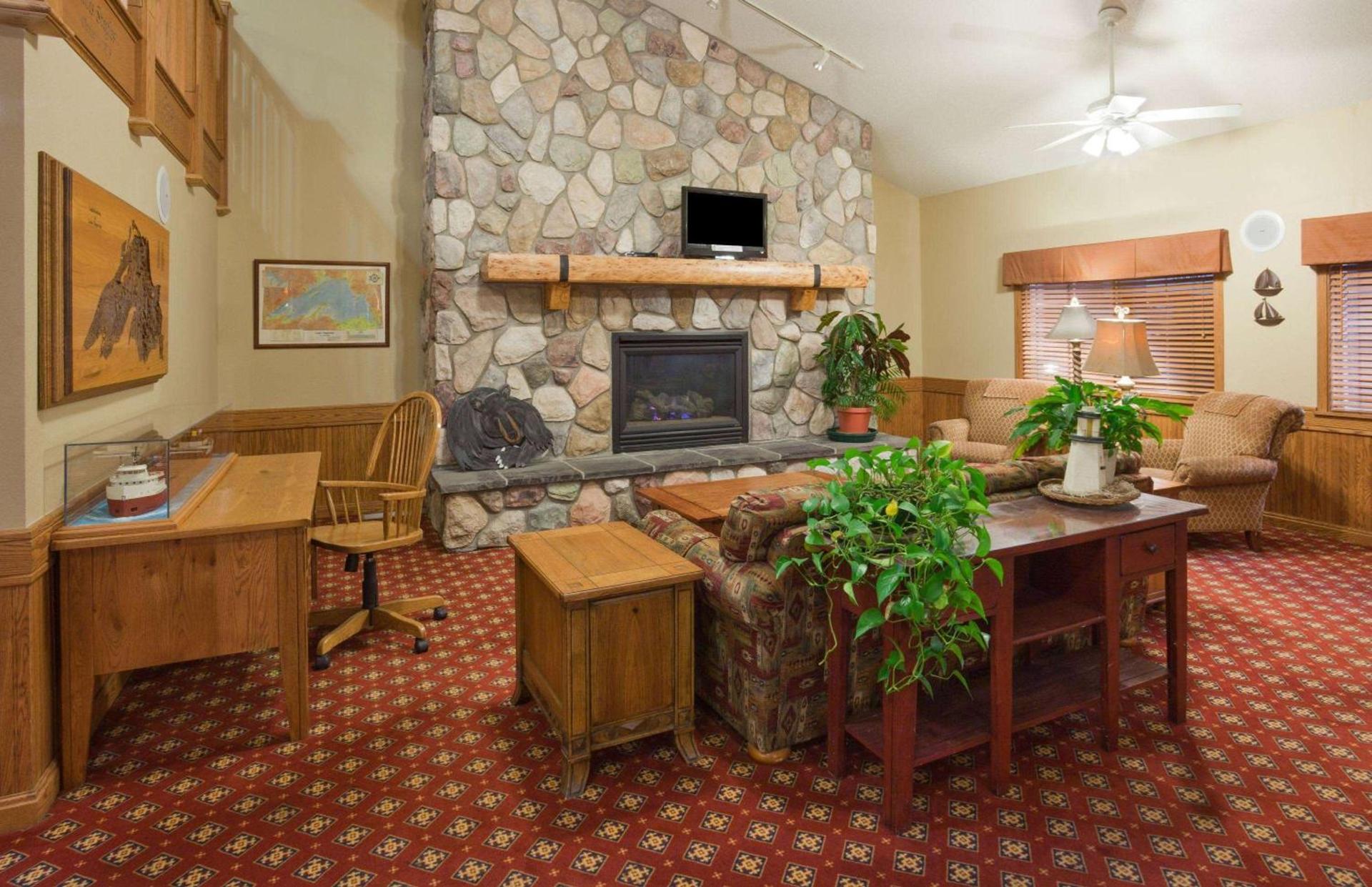 AmericInn by Wyndham Wetmore Munising photo 6