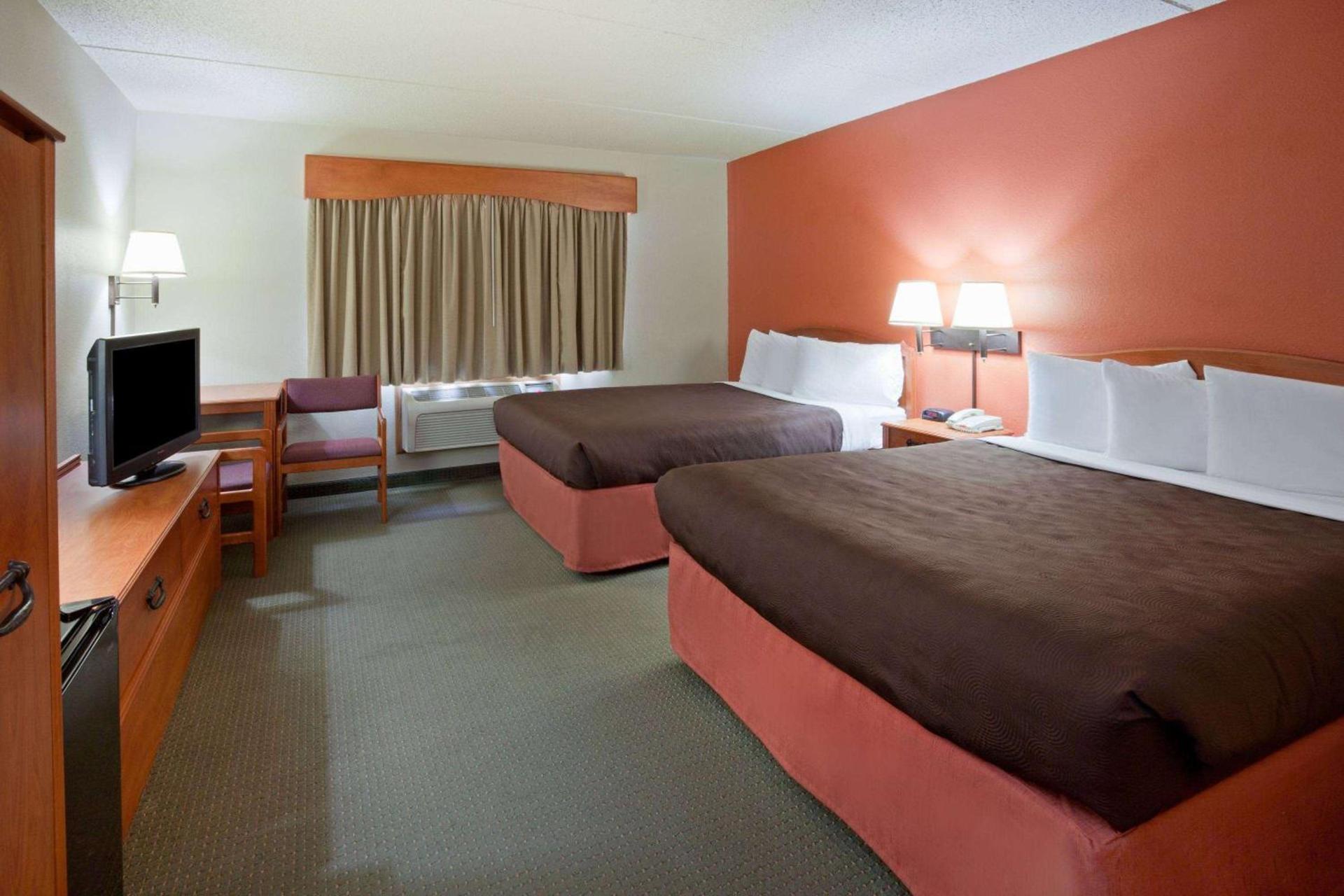 AmericInn by Wyndham Wetmore Munising photo 9