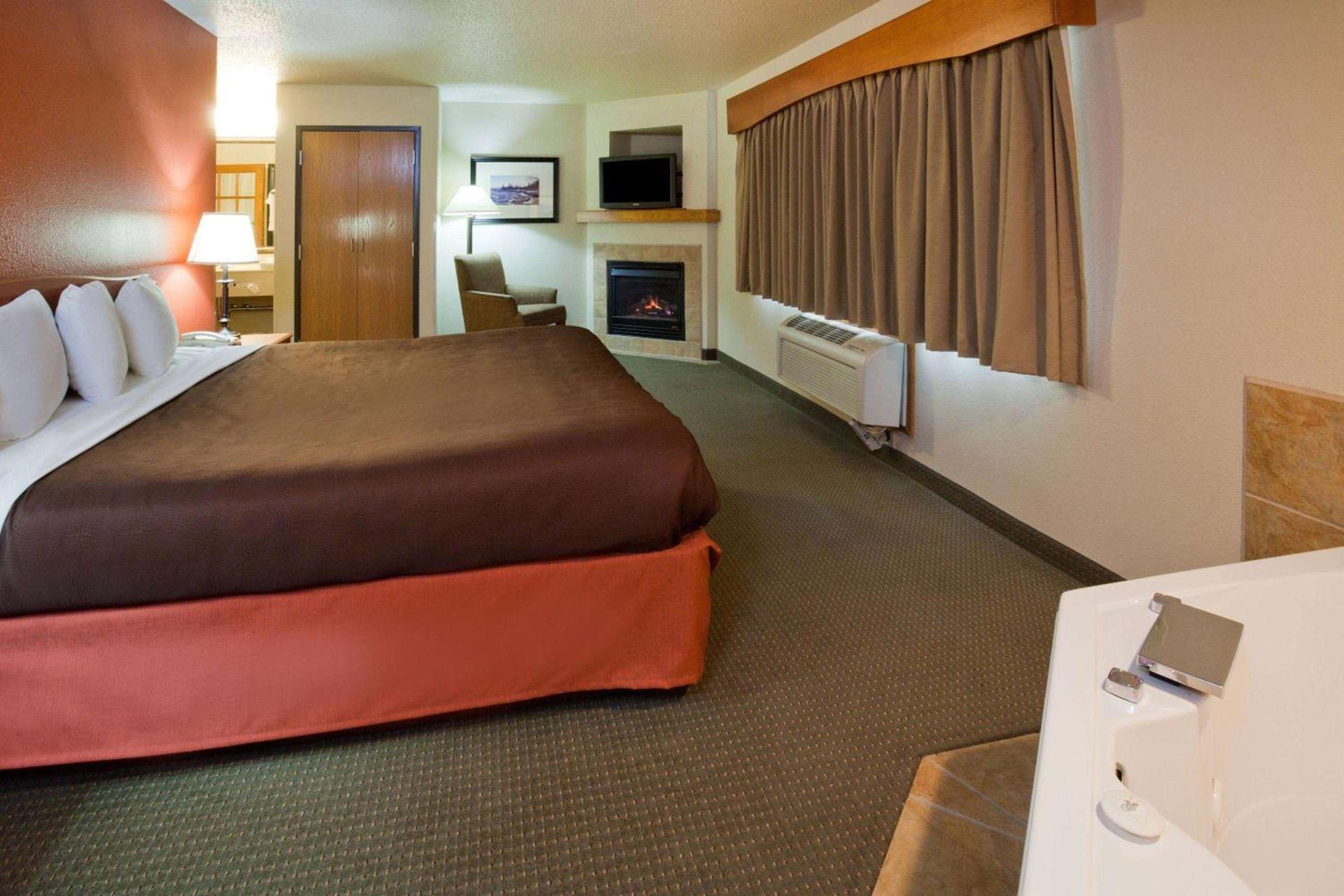 AmericInn by Wyndham Wetmore Munising photo 10